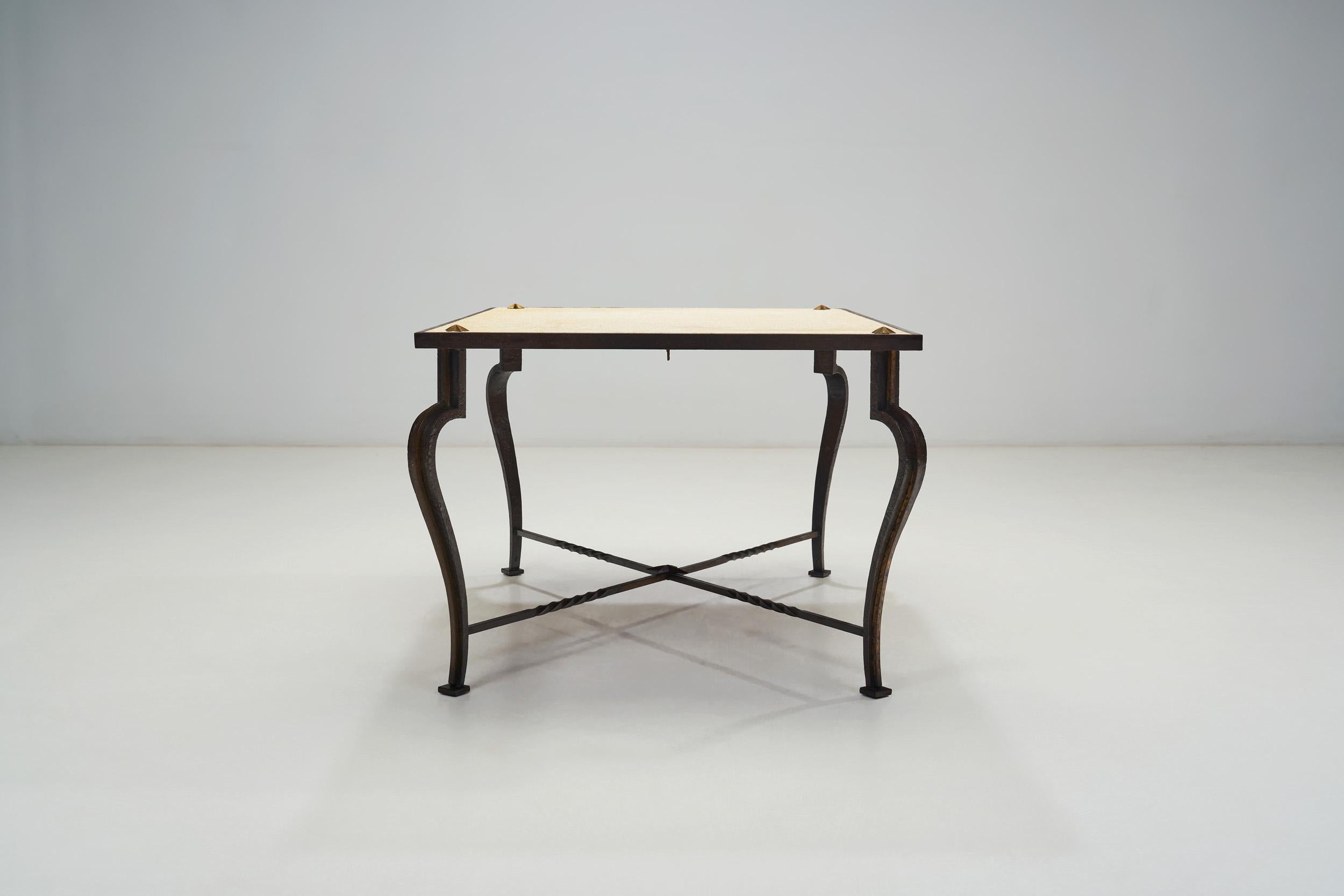 Table basse en pierre et fer forgé avec décorations d'étoiles, France, années 1940 en vente 6