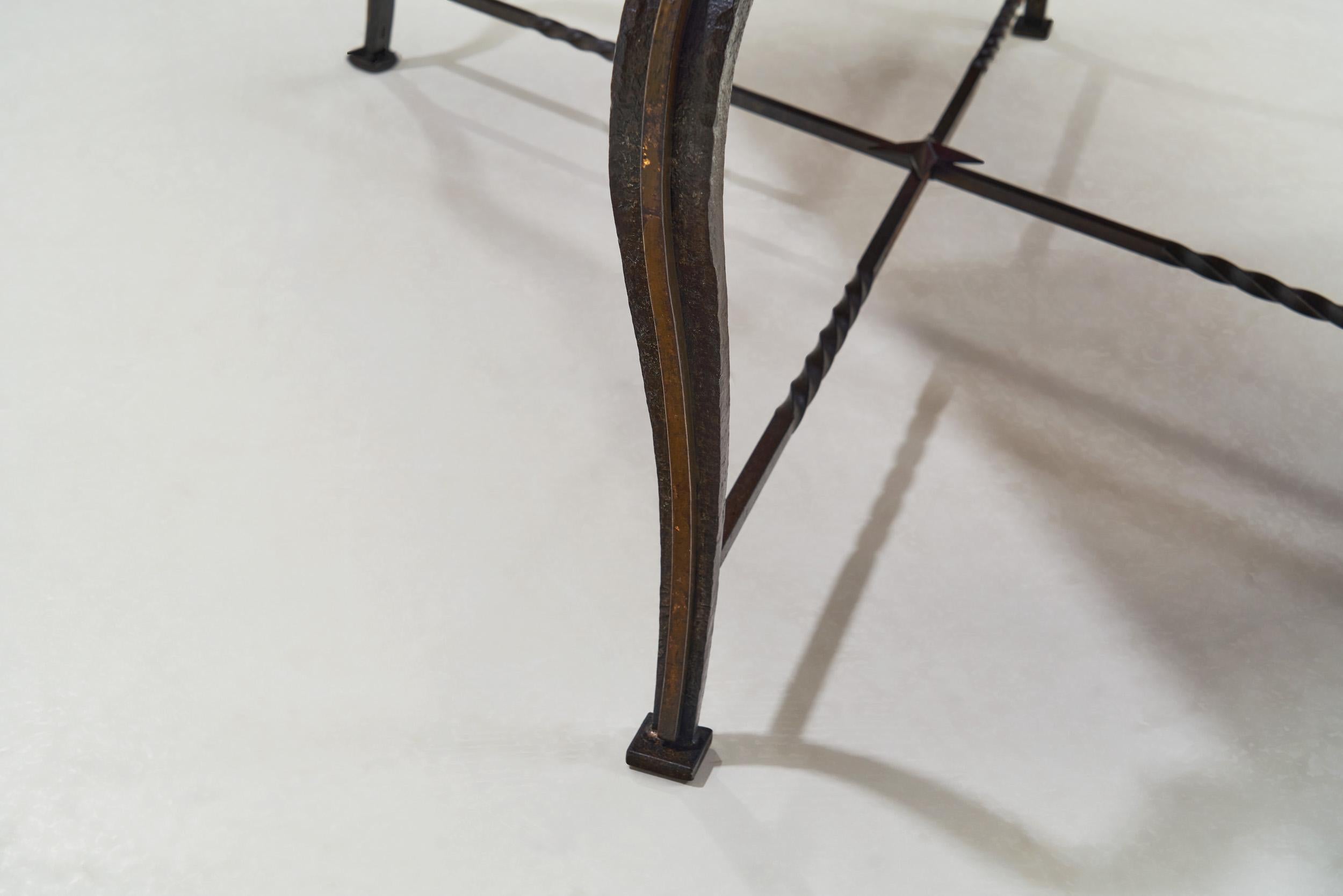 Table basse en pierre et fer forgé avec décorations d'étoiles, France, années 1940 en vente 7