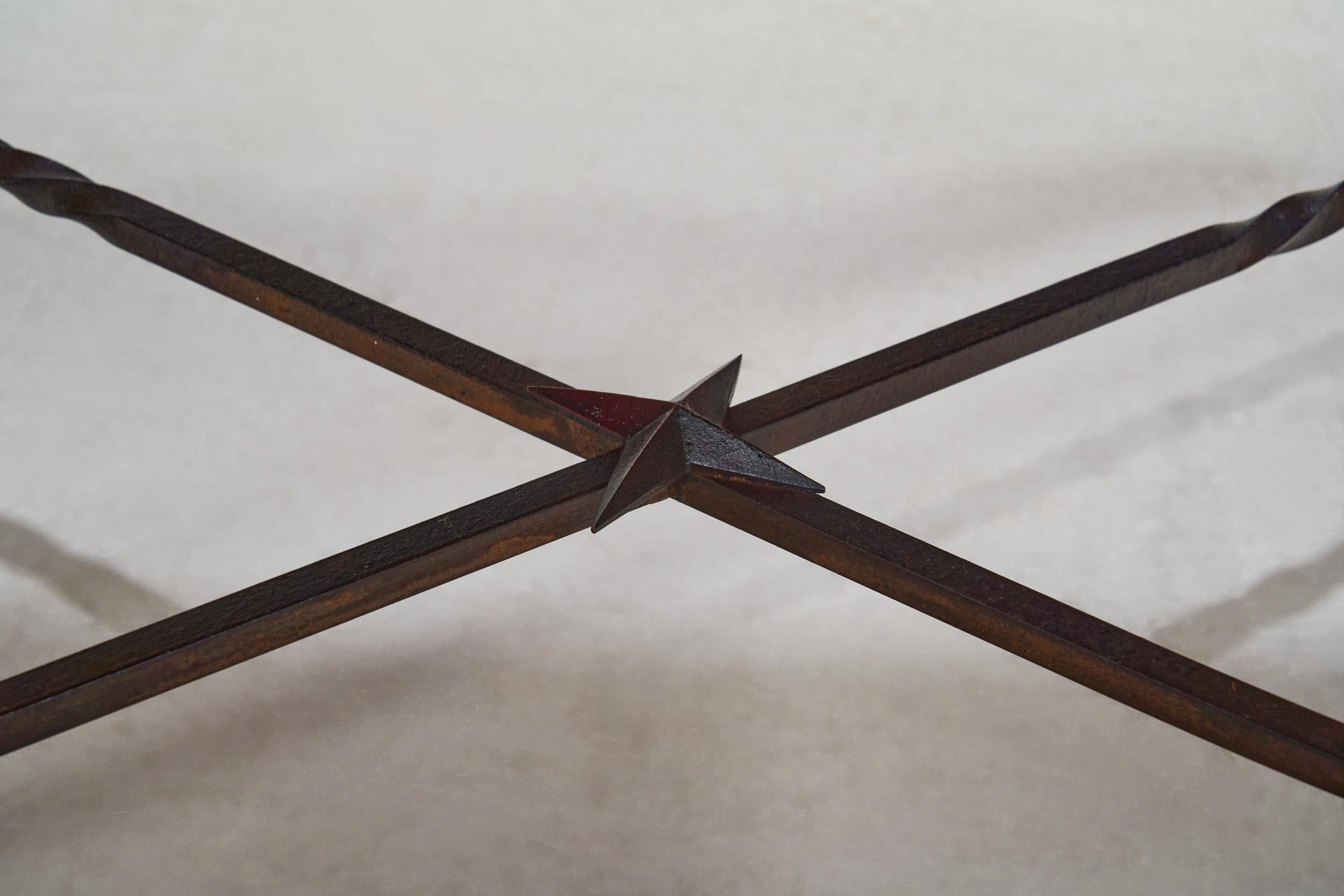 Table basse en pierre et fer forgé avec décorations d'étoiles, France, années 1940 en vente 8