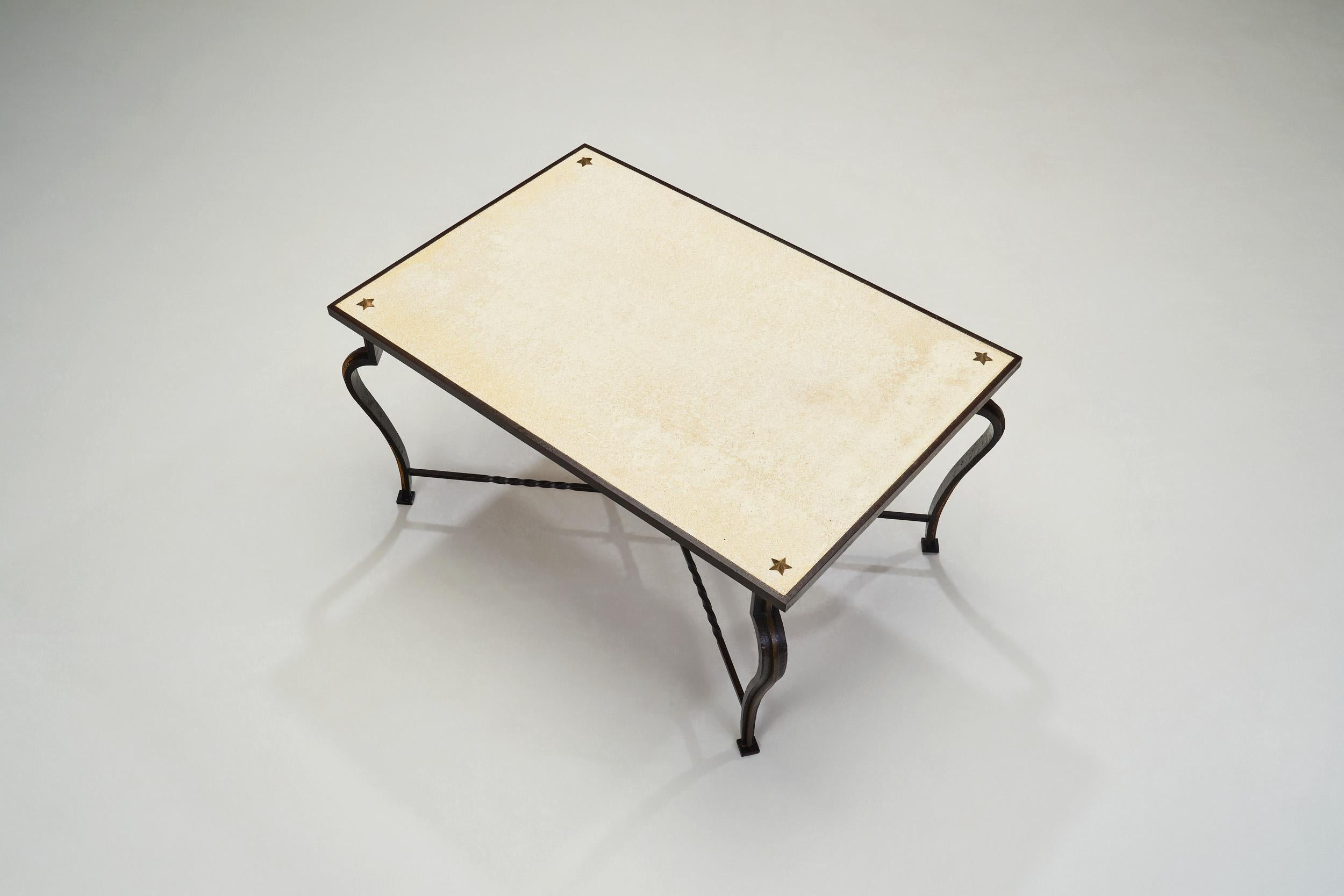 Milieu du XXe siècle Table basse en pierre et fer forgé avec décorations d'étoiles, France, années 1940 en vente