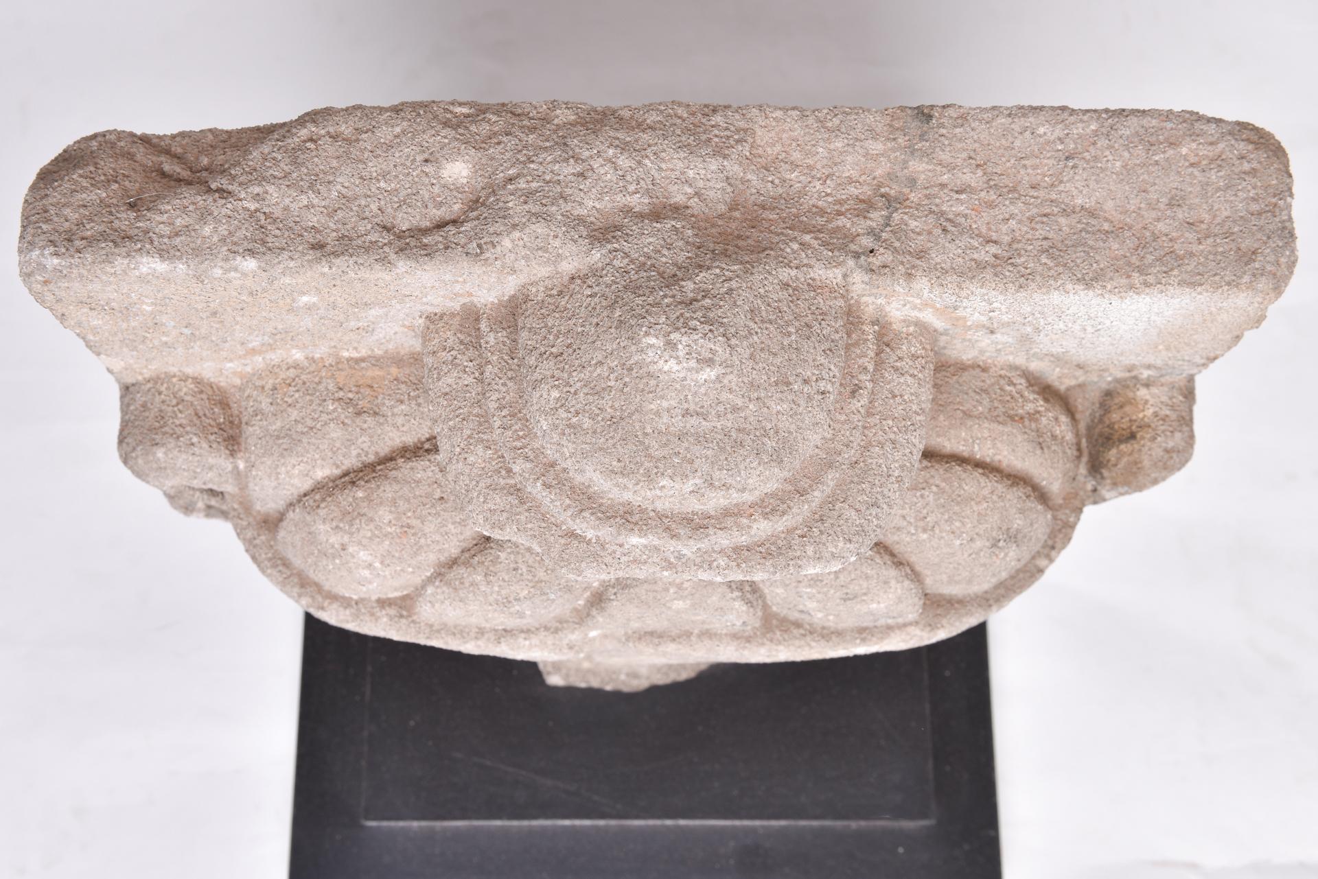 Agra Scultura antica in pietra in vendita