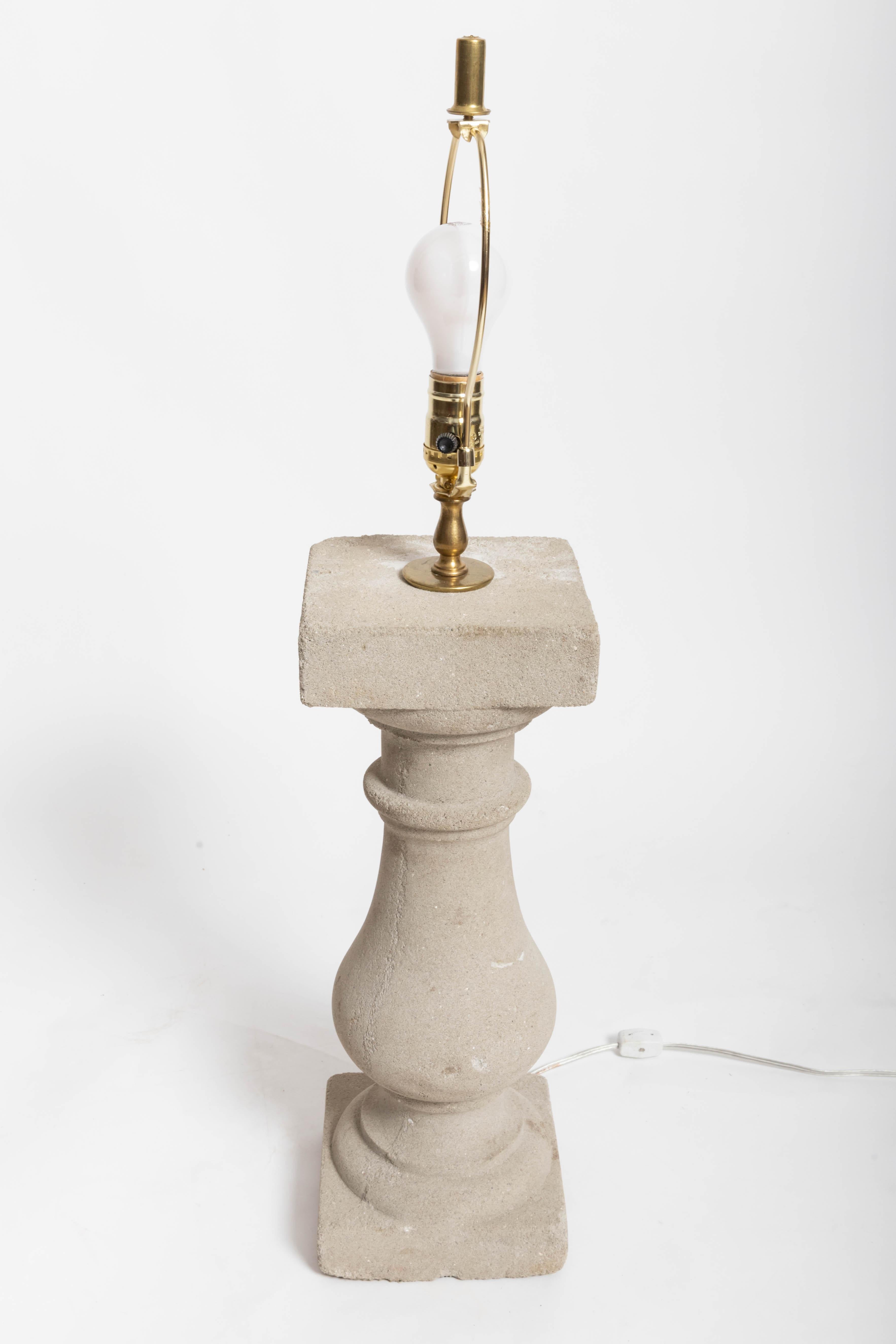 Stone Balustrade Lamp (Englisch) im Angebot
