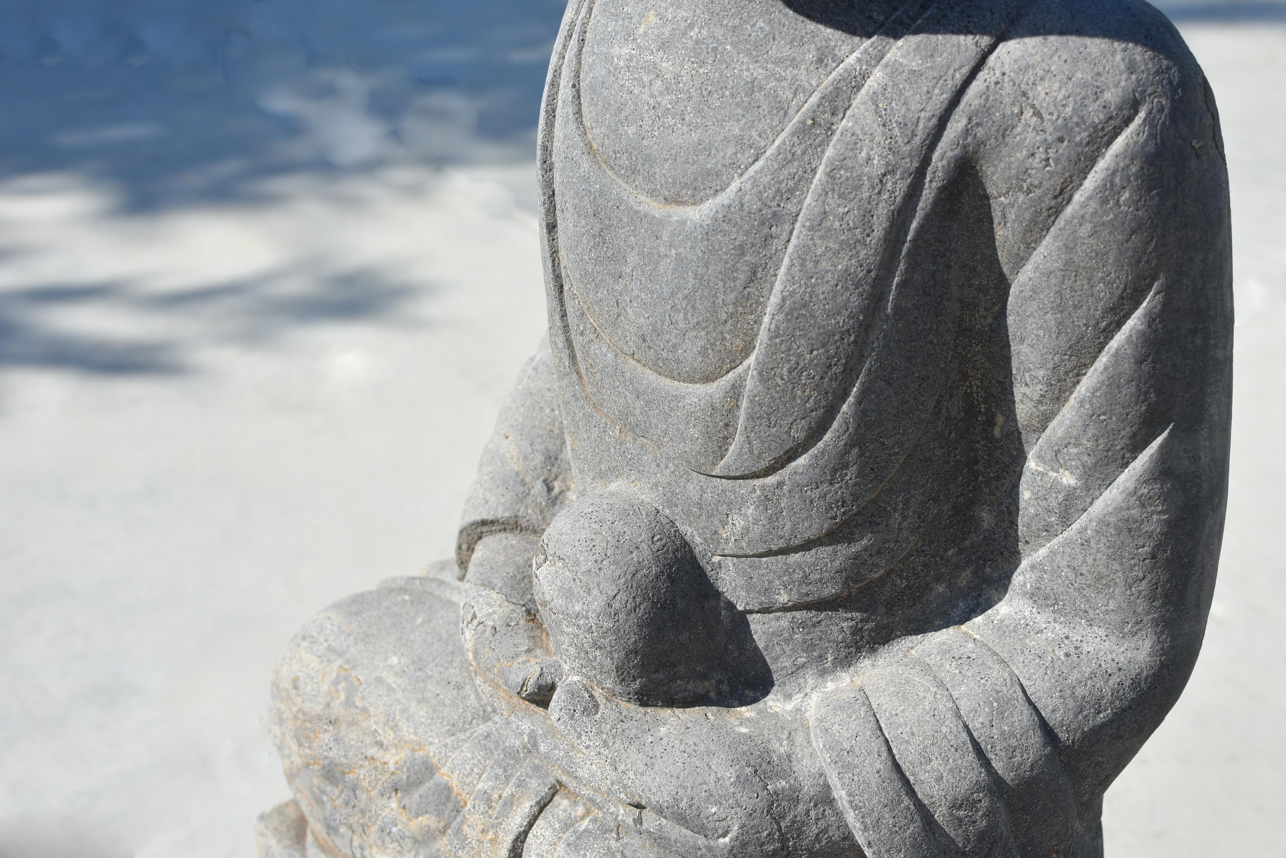 Buddha- Amitabha-Statue aus Stein im Angebot 5