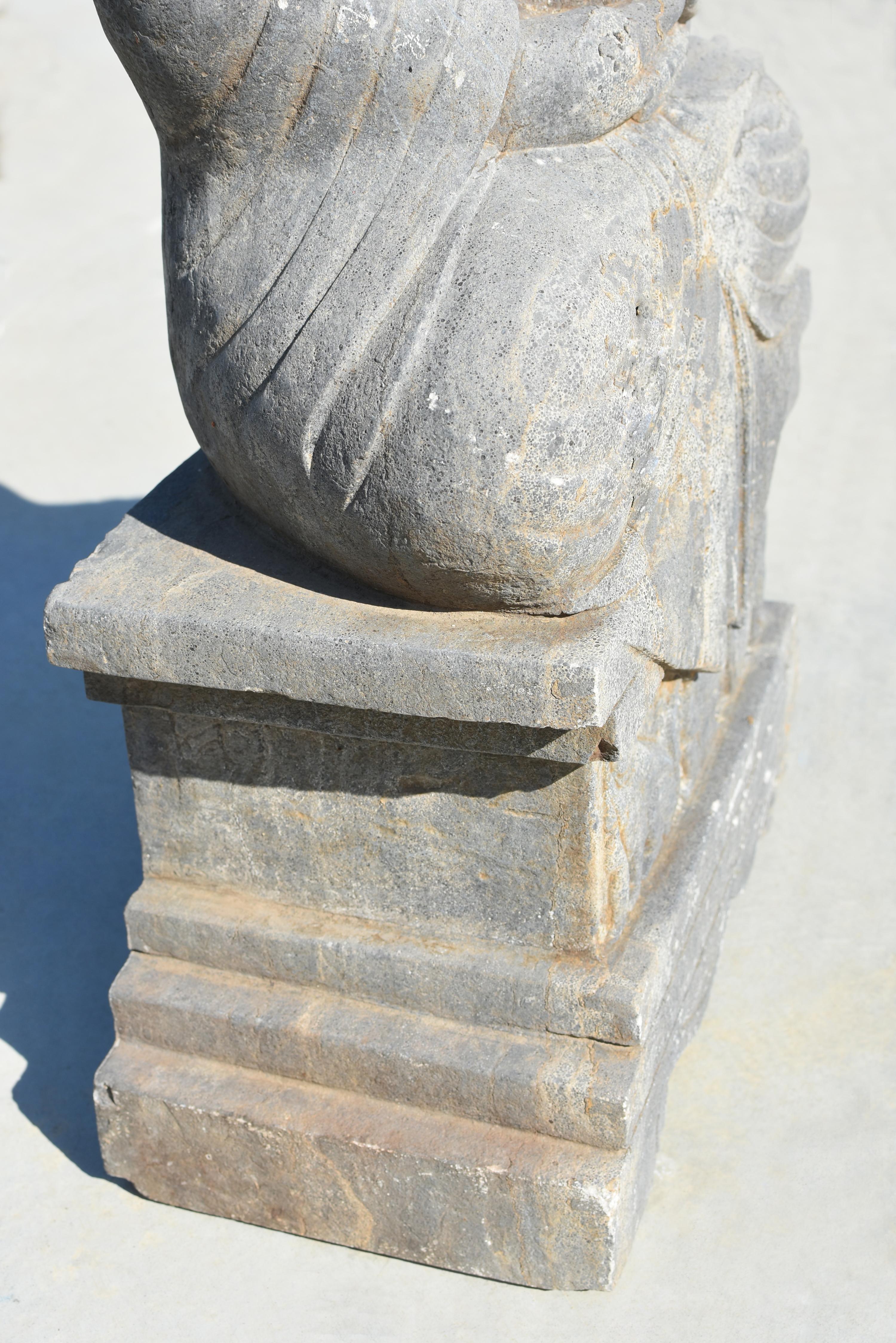 Statue de Bouddha Amitabha en pierre en vente 6