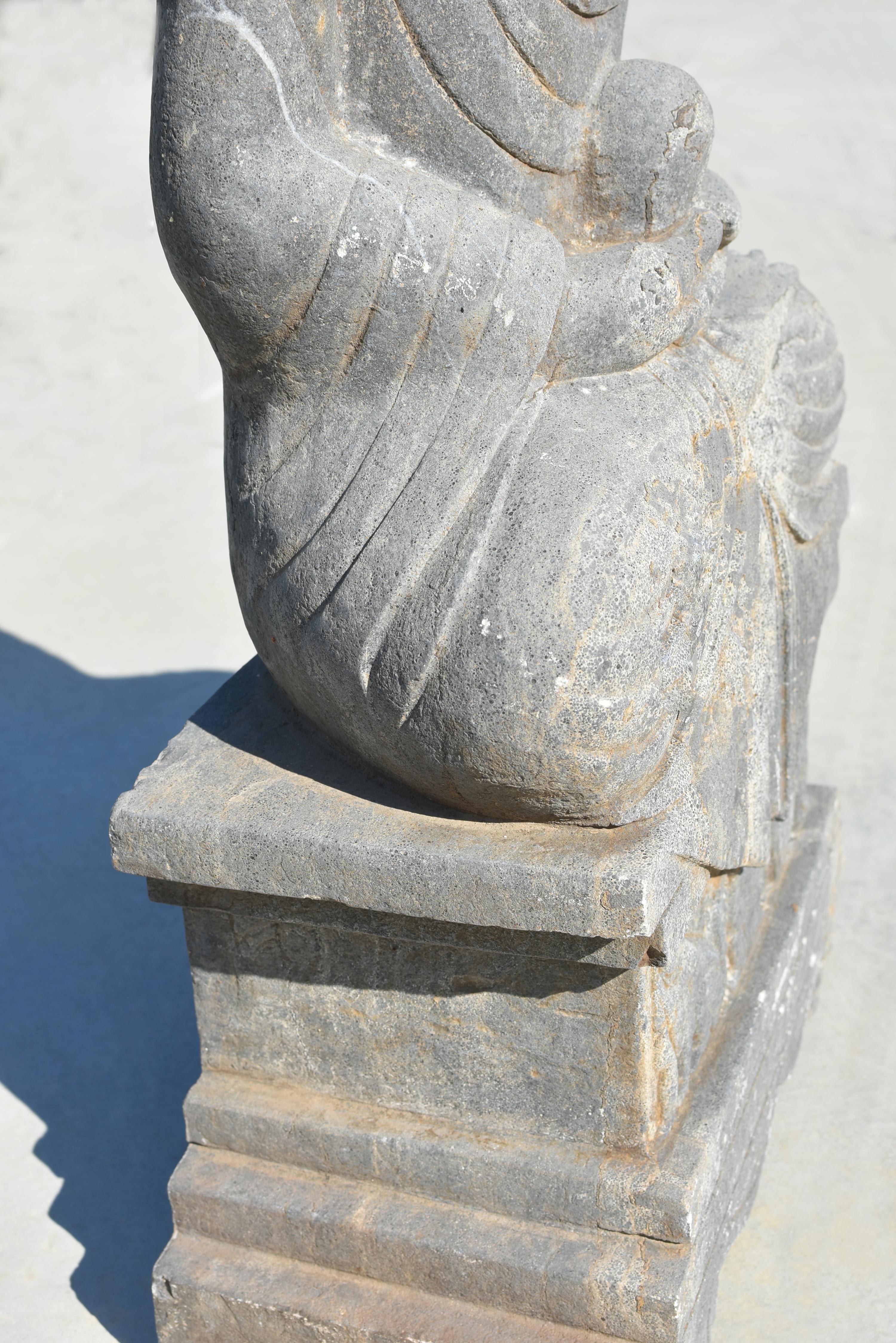 Buddha- Amitabha-Statue aus Stein (20. Jahrhundert) im Angebot