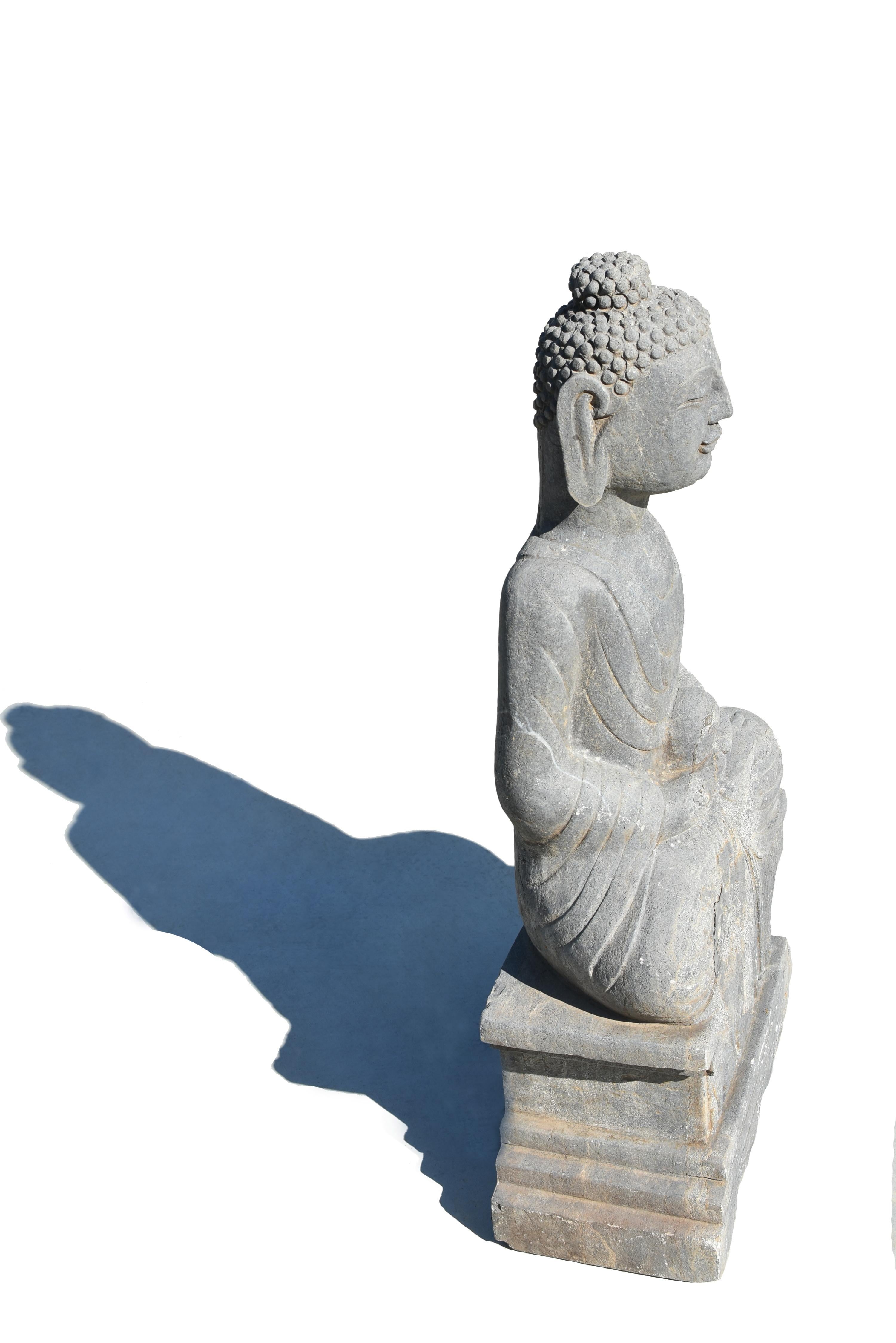 Statue de Bouddha Amitabha en pierre en vente 1