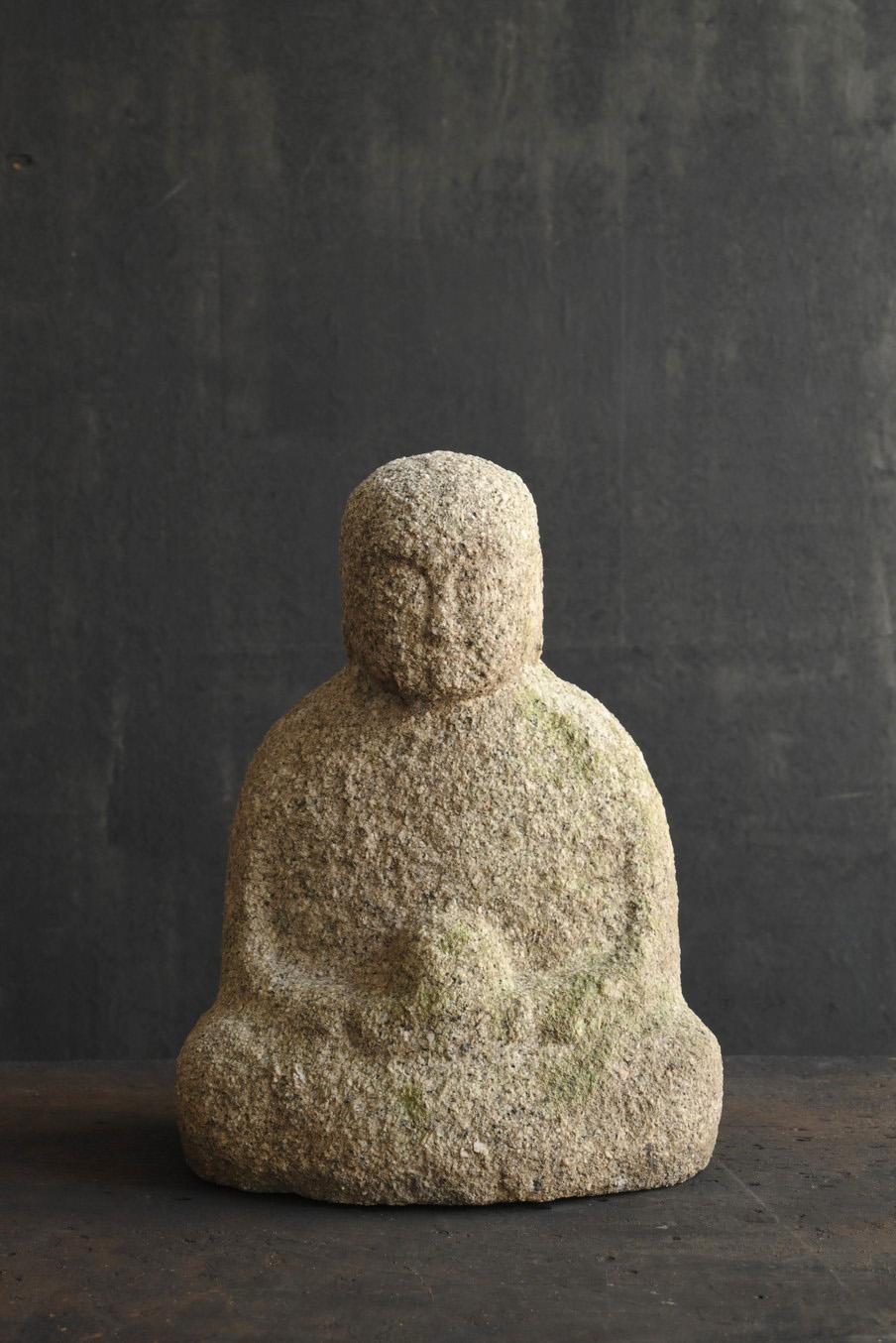 This is a stone Buddha made from the middle to late Edo period in Japan.
It depicts Jizo Bodhisattva sitting.

Most stone Buddhas are made of granite, and others are made of andesite or sandstone.
This Jizo Bodhisattva is made of granite.
Over the