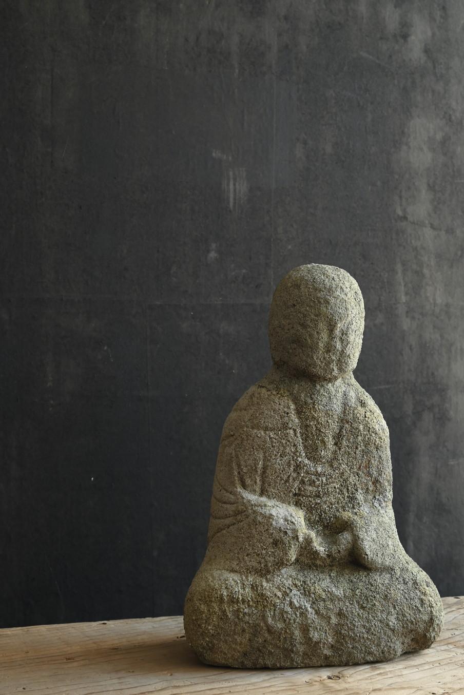 Giapponese Buddha di pietra del periodo Edo nella Prefettura di Niigata, Giappone / 17-19° secolo in vendita