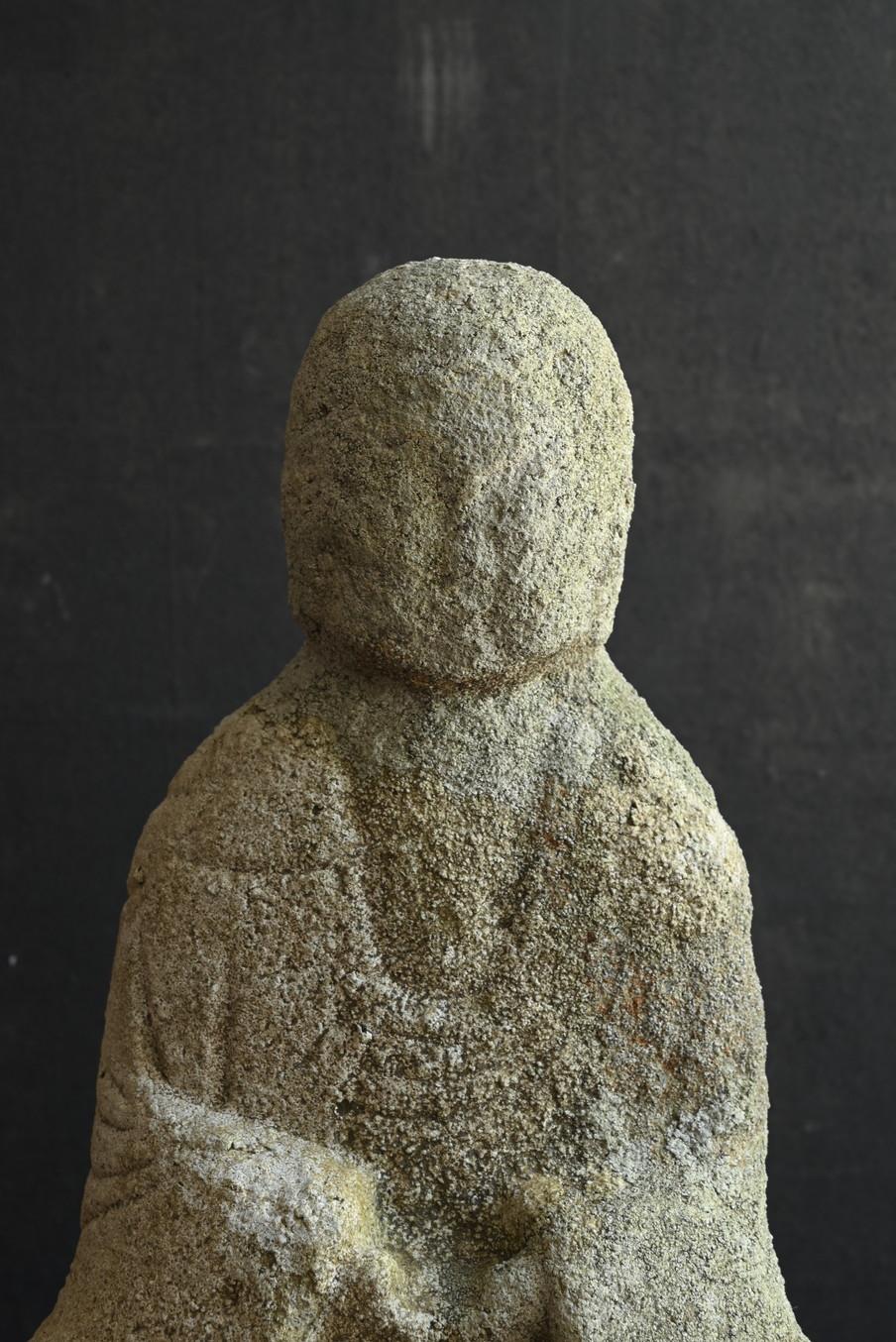 Intagliato a mano Buddha di pietra del periodo Edo nella Prefettura di Niigata, Giappone / 17-19° secolo in vendita