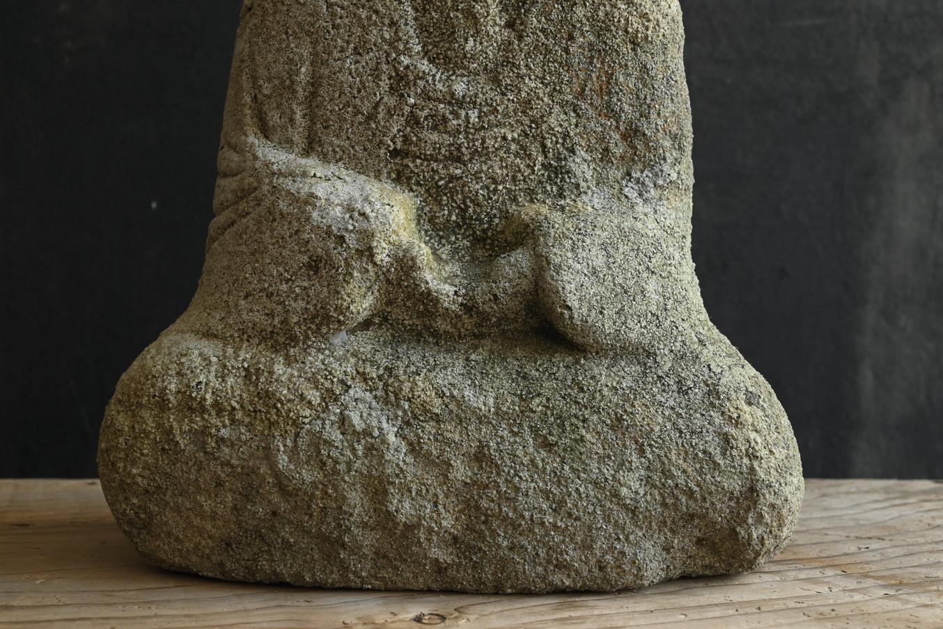 Buddha di pietra del periodo Edo nella Prefettura di Niigata, Giappone / 17-19° secolo In condizioni discrete in vendita a Sammu-shi, Chiba