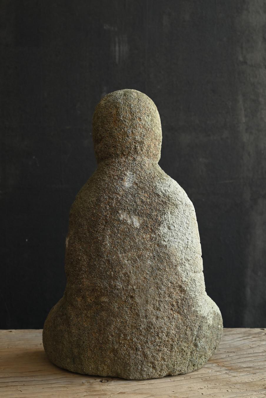 Granito Buddha di pietra del periodo Edo nella Prefettura di Niigata, Giappone / 17-19° secolo in vendita
