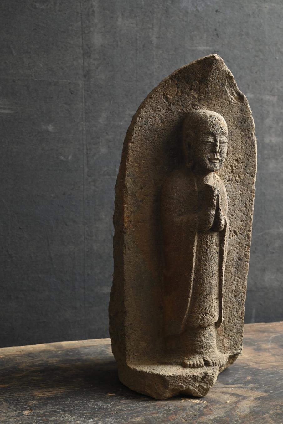 Introducing a beautiful and refined Jizo Bosatsu stone statue, crafted during the mid-Edo period (around 1700–1850).

This stone statue represents Jizo Bosatsu, a Buddhist bodhisattva known for his compassion and dedication to protecting people from