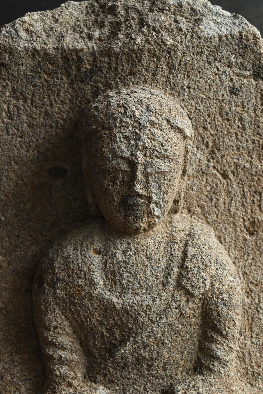 Fino al XVIII secolo Buddha di pietra del periodo Edo in Giappone/1700-1850/ statua seduta di Tathagata in vendita