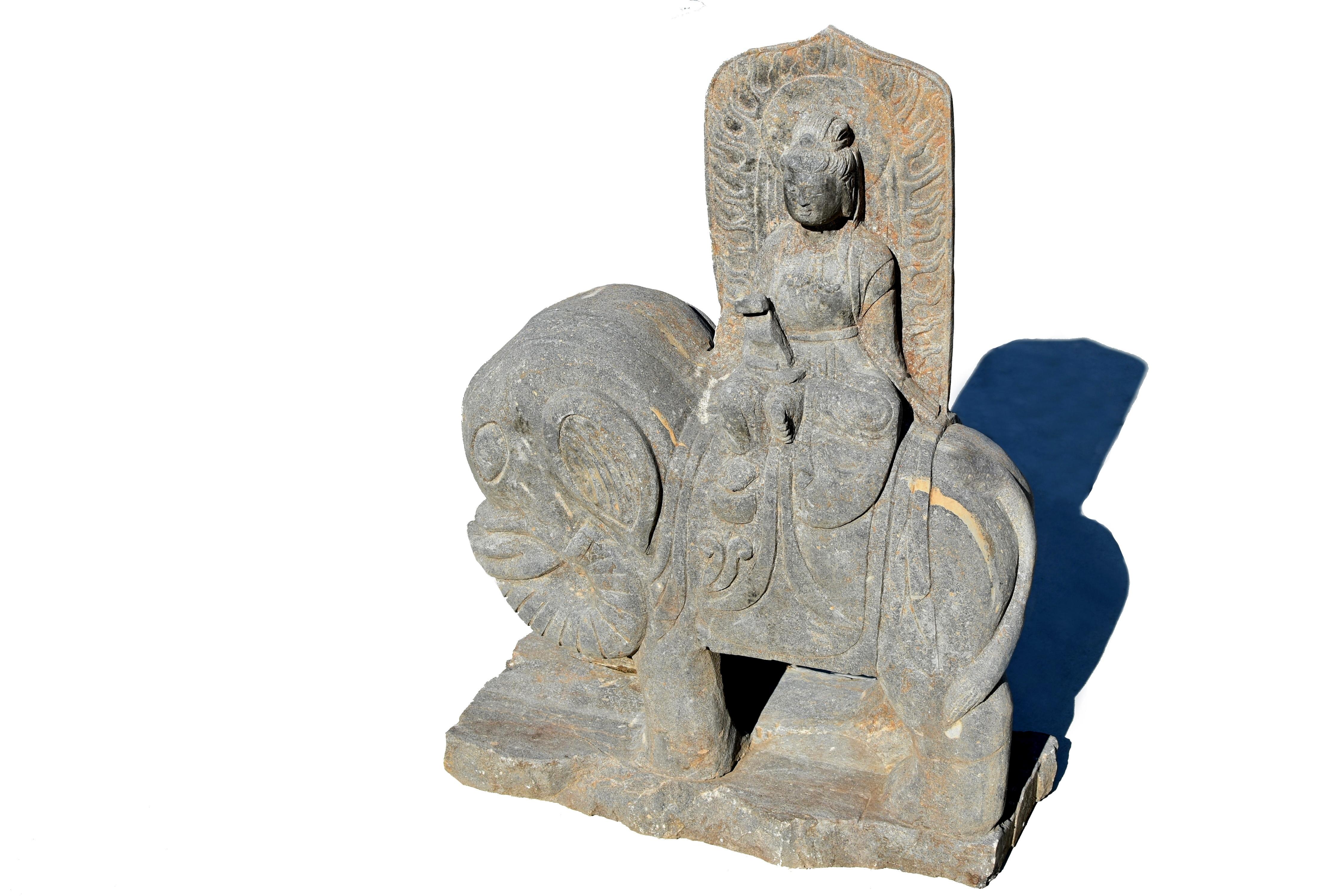 Stein Buddha Universale Virtue Samantabhadra Pu Xian auf Elefanten  (Tang-Dynastie) im Angebot