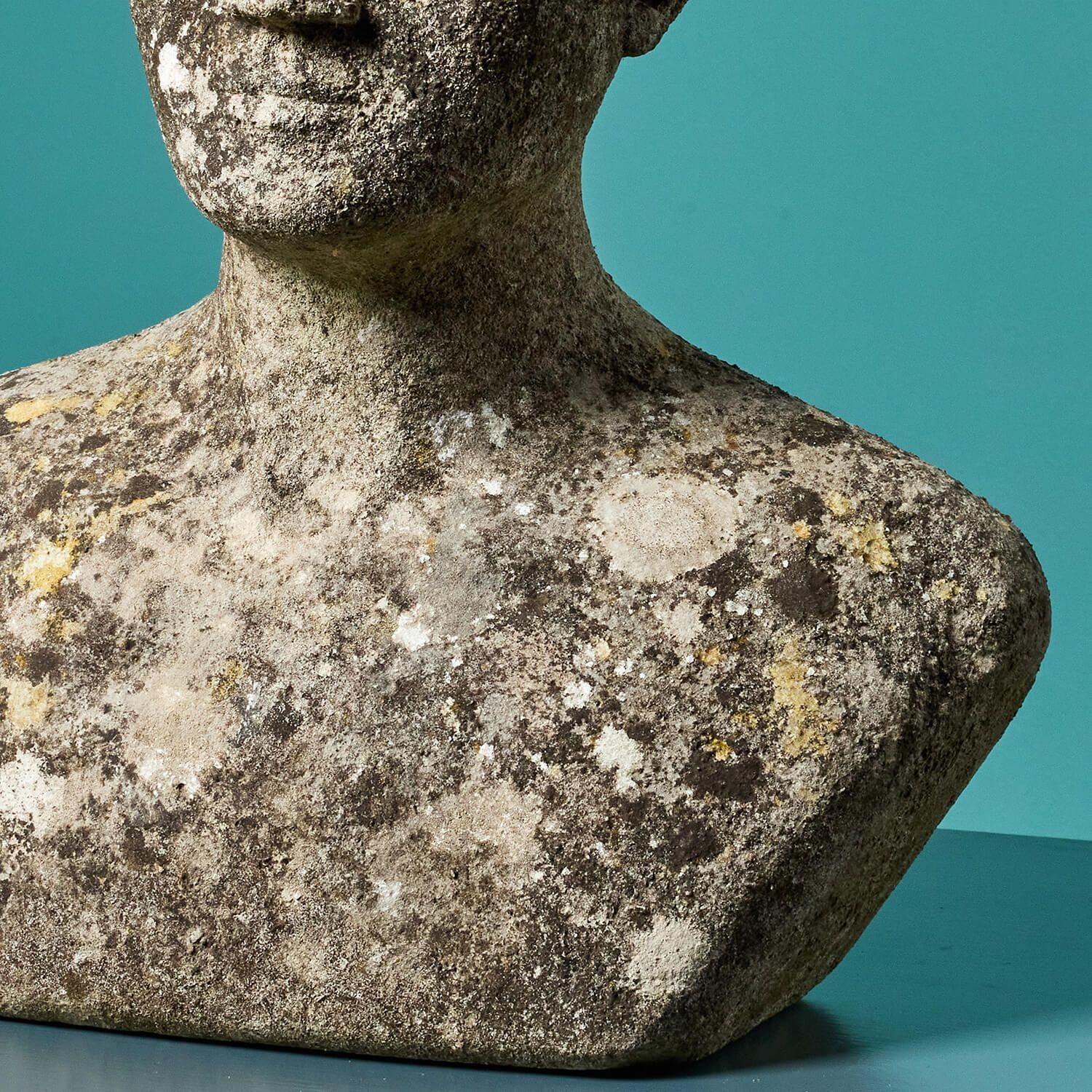 Busto in pietra scolpito da un allievo di Sir Hugh Casson In condizioni discrete in vendita a Wormelow, Herefordshire