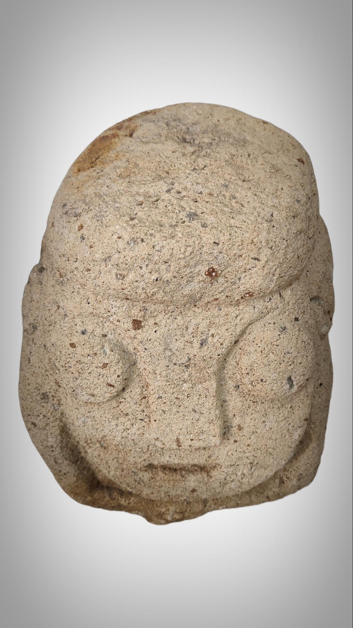 Sculpture anthropomorphe sculptée en pierre de la culture Recuay du Pérou 400bc-400ac en vente 5