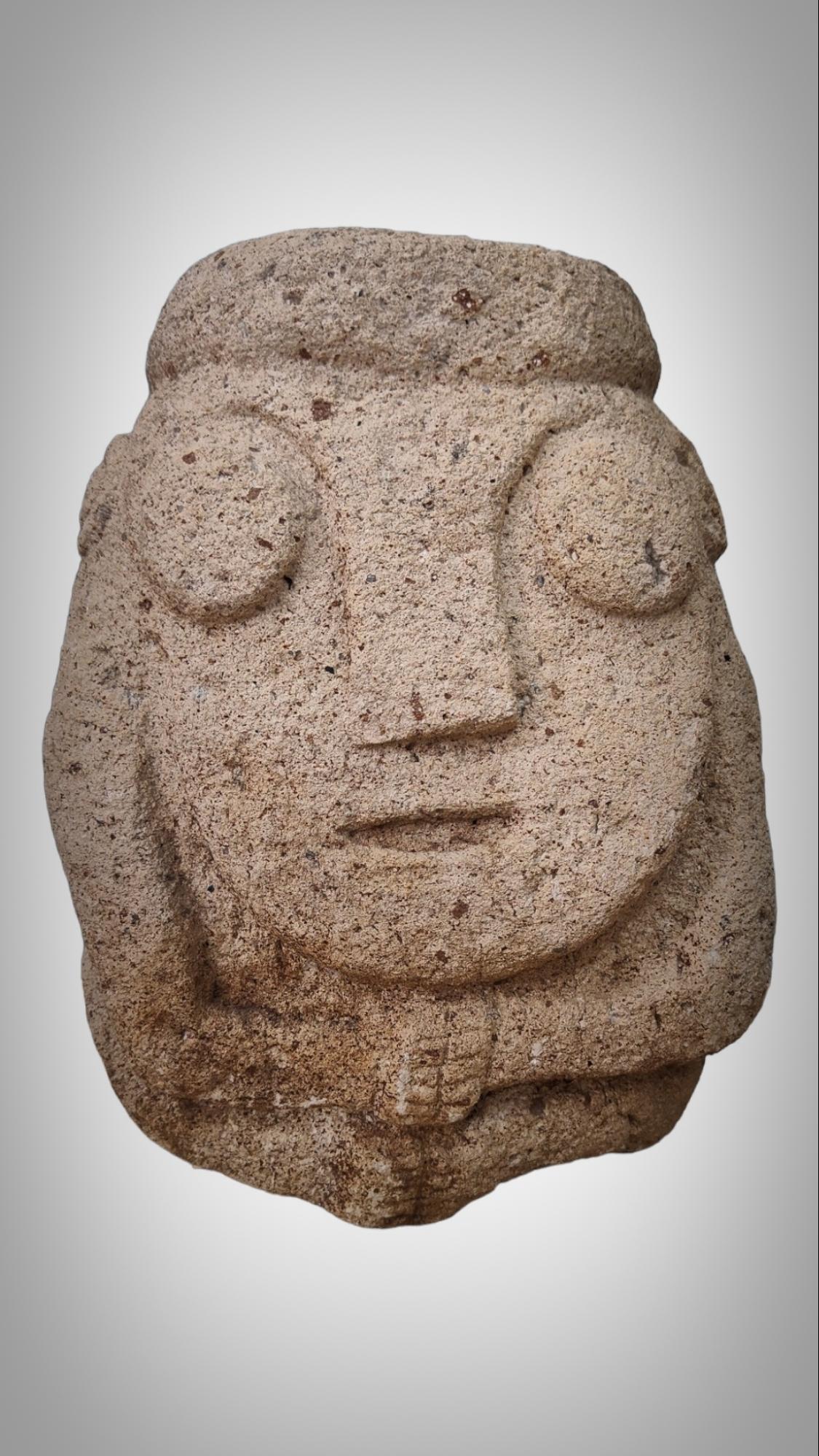 ANTHROPOMORPHIC SCULPTURE CARVED IN STONE OF THE RECUAY CULTURE PERU 400BC-400AC
Recuay is an archaeological culture of Ancient Peru that developed in the Sierra of the current Peruvian department of Áncash between 200 AD. C. until 600 d. C. It