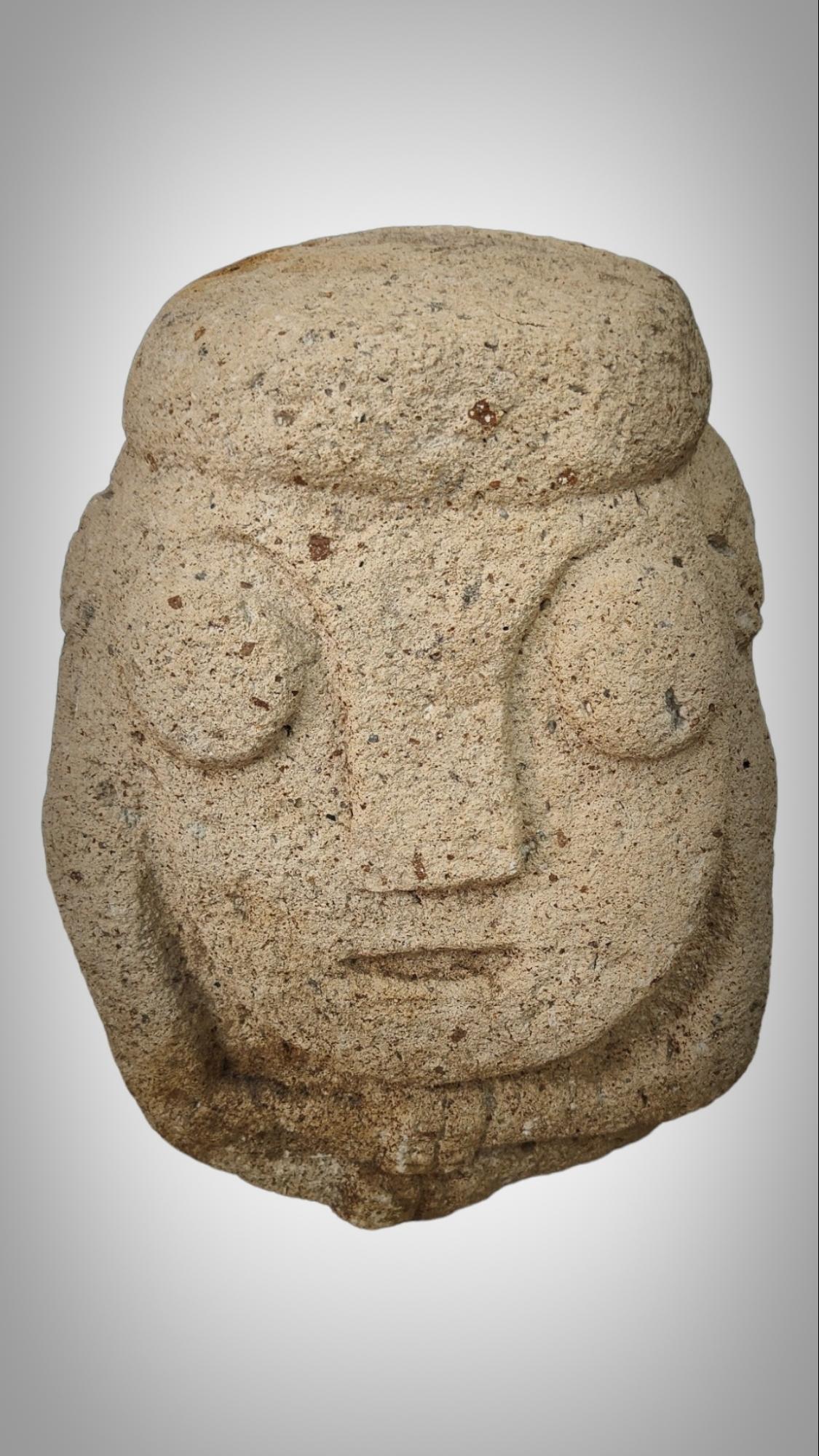 Sculpture anthropomorphe sculptée en pierre de la culture Recuay du Pérou 400bc-400ac Bon état - En vente à Madrid, ES
