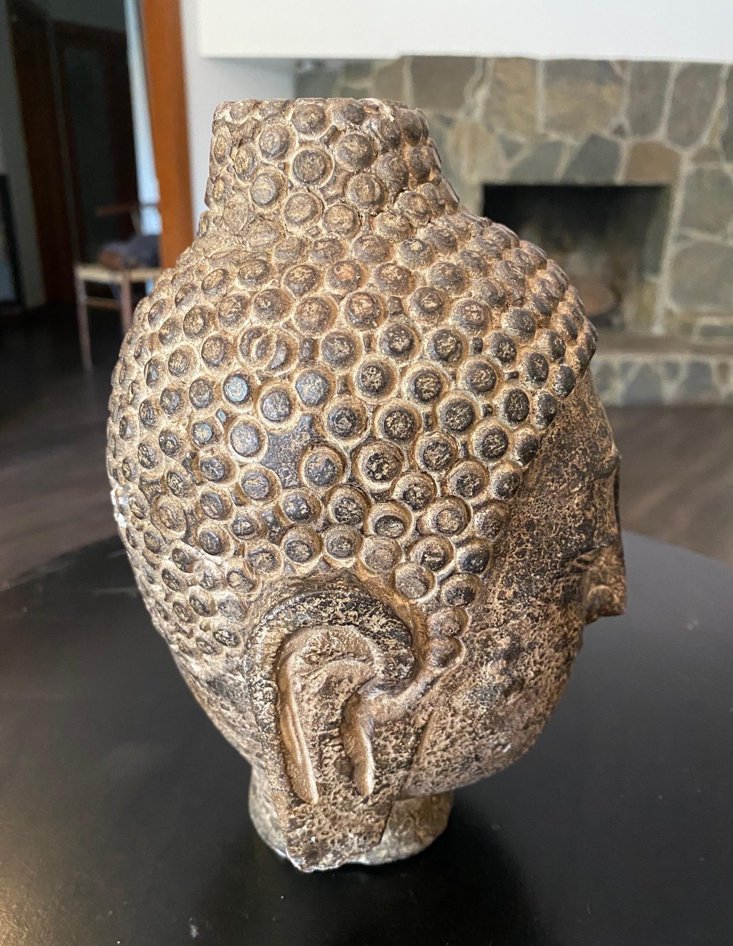 In Stein gehauene asiatische buddhistische Tempelskulptur Statue Kopf des Buddha, 19. im Angebot 3