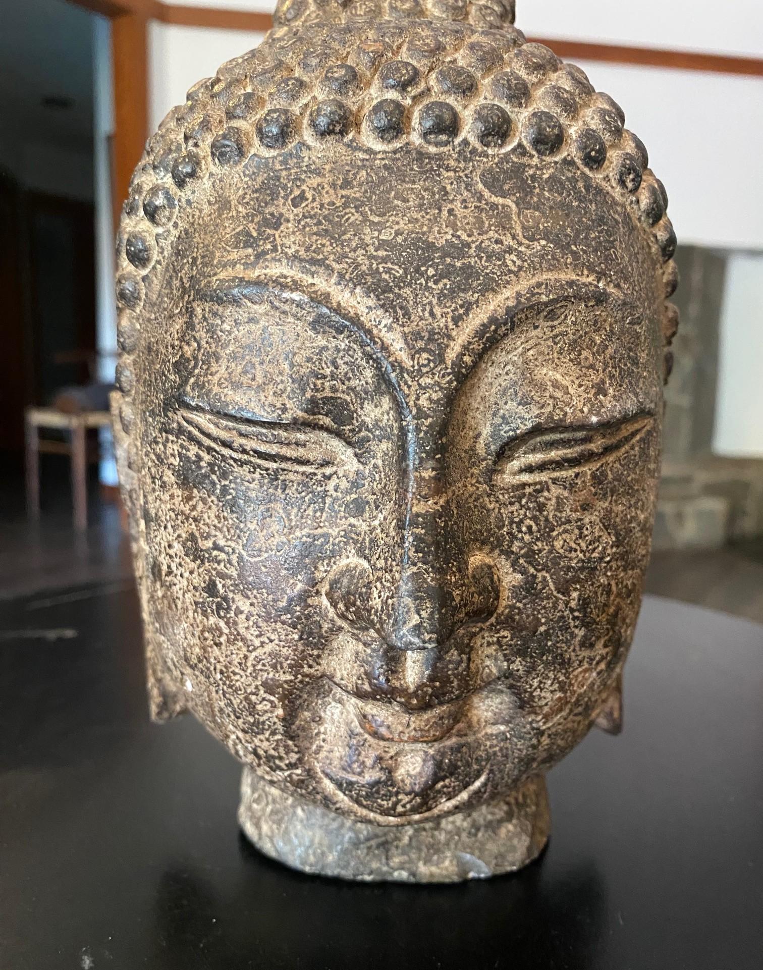 In Stein gehauene asiatische buddhistische Tempelskulptur Statue Kopf des Buddha, 19. im Angebot 9