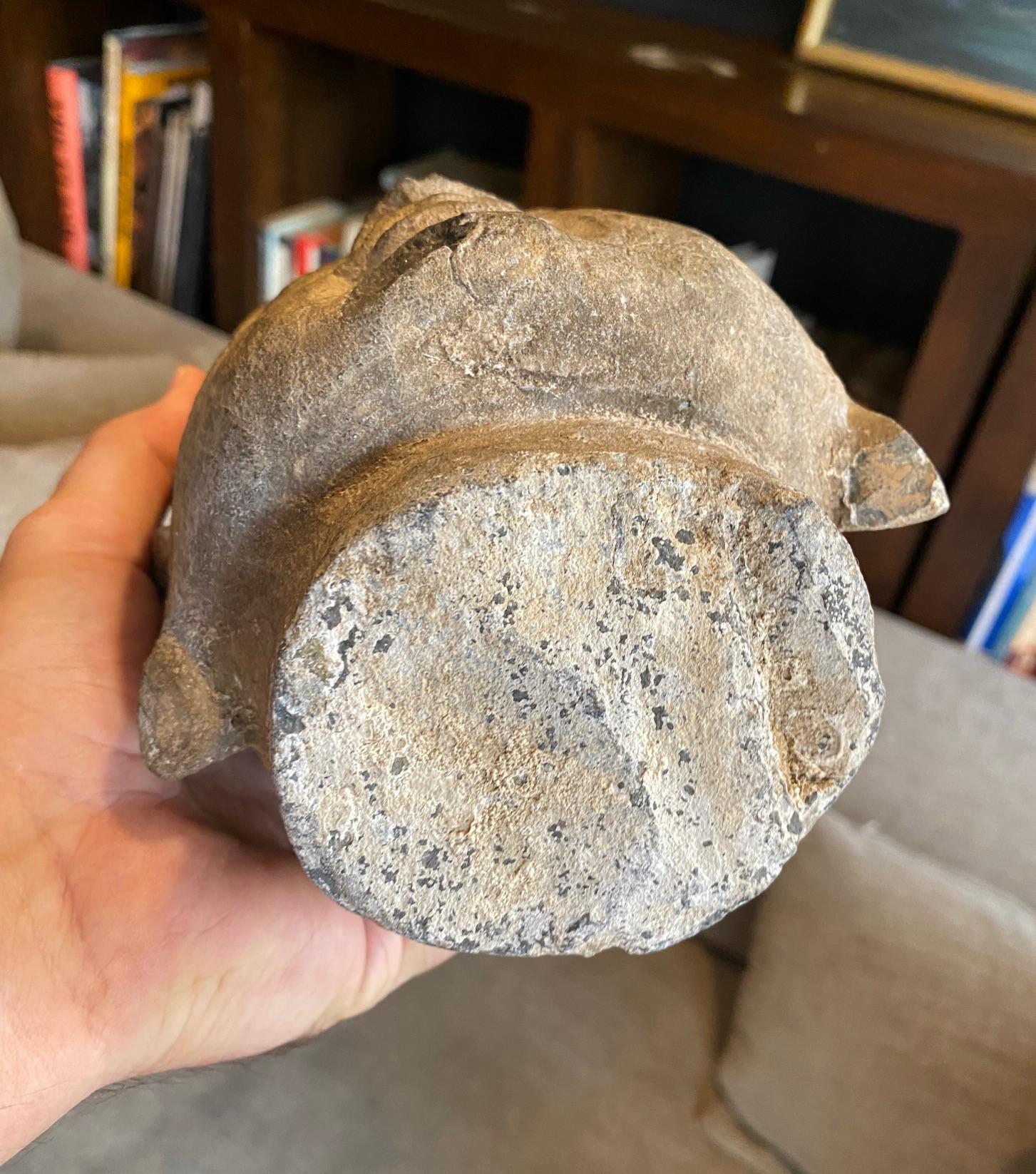 Scultura di pietra scolpita in un tempio buddista asiatico Testa di Buddha, XIX secolo in vendita 13