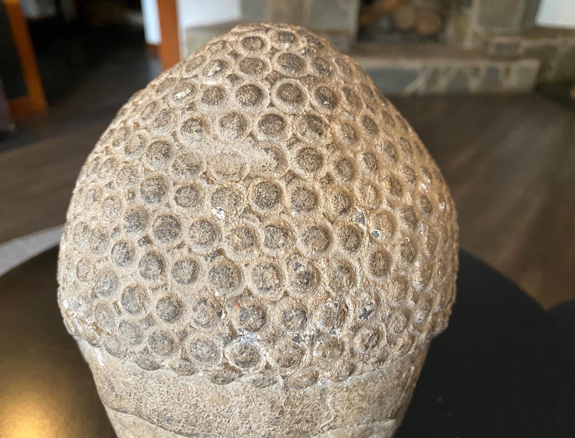 Pietra Scultura di pietra scolpita in un tempio buddista asiatico Testa di Buddha, XIX secolo in vendita