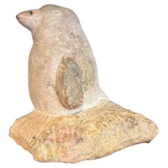 Pinguino folkloristico intagliato nella pietra