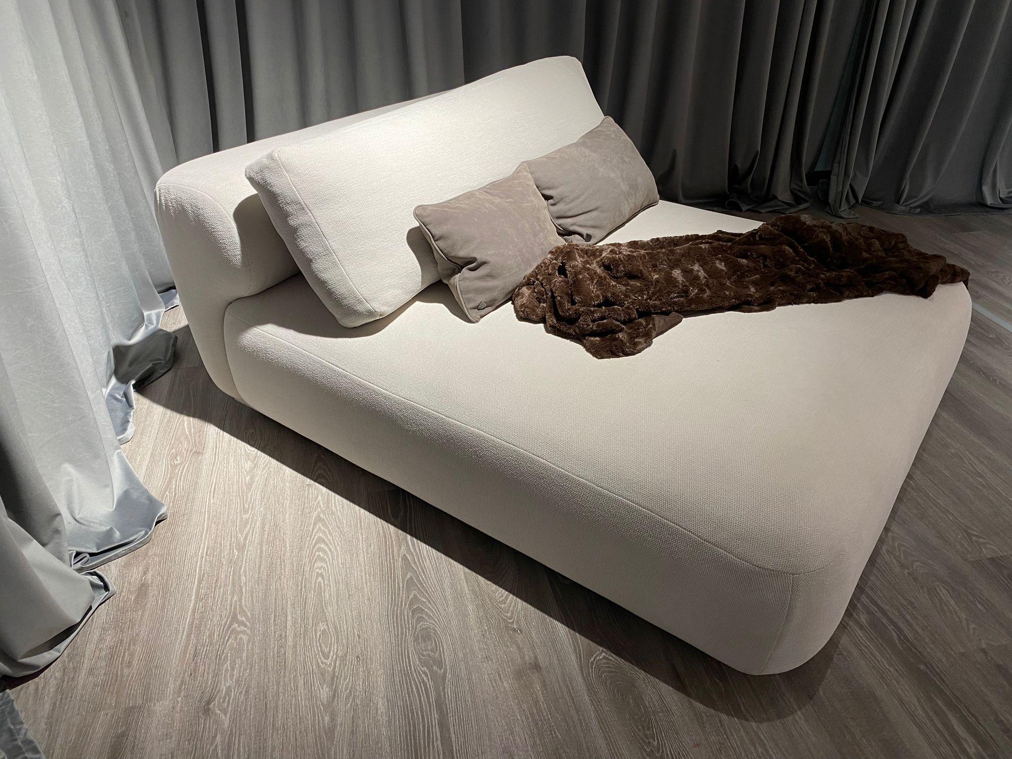 Hand-Crafted Stone Chaise Longue, wooden frame upholstered with various density foams For Sale