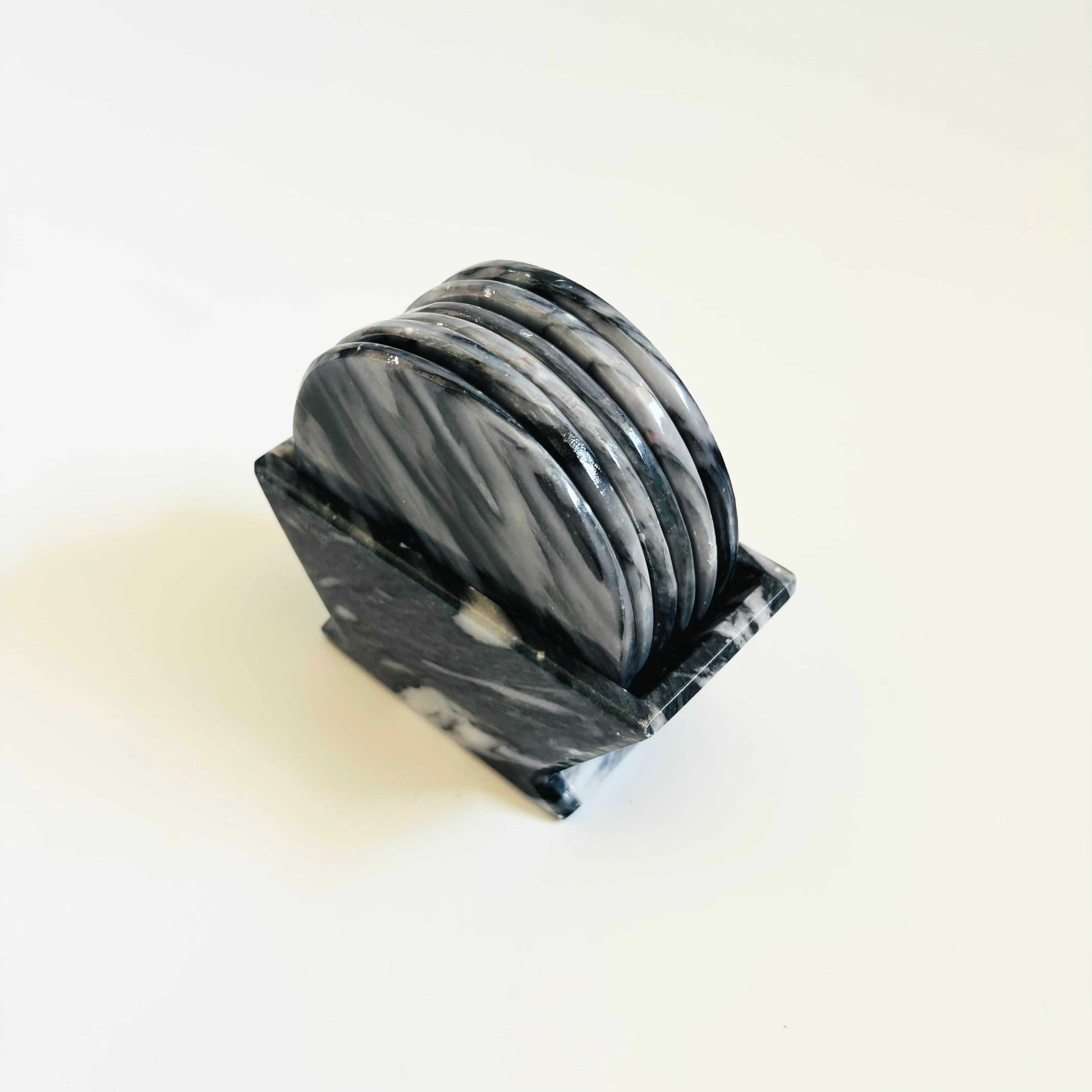 Stone Coaster Set - Set of 6 Coasters in Holder (Art déco) im Angebot