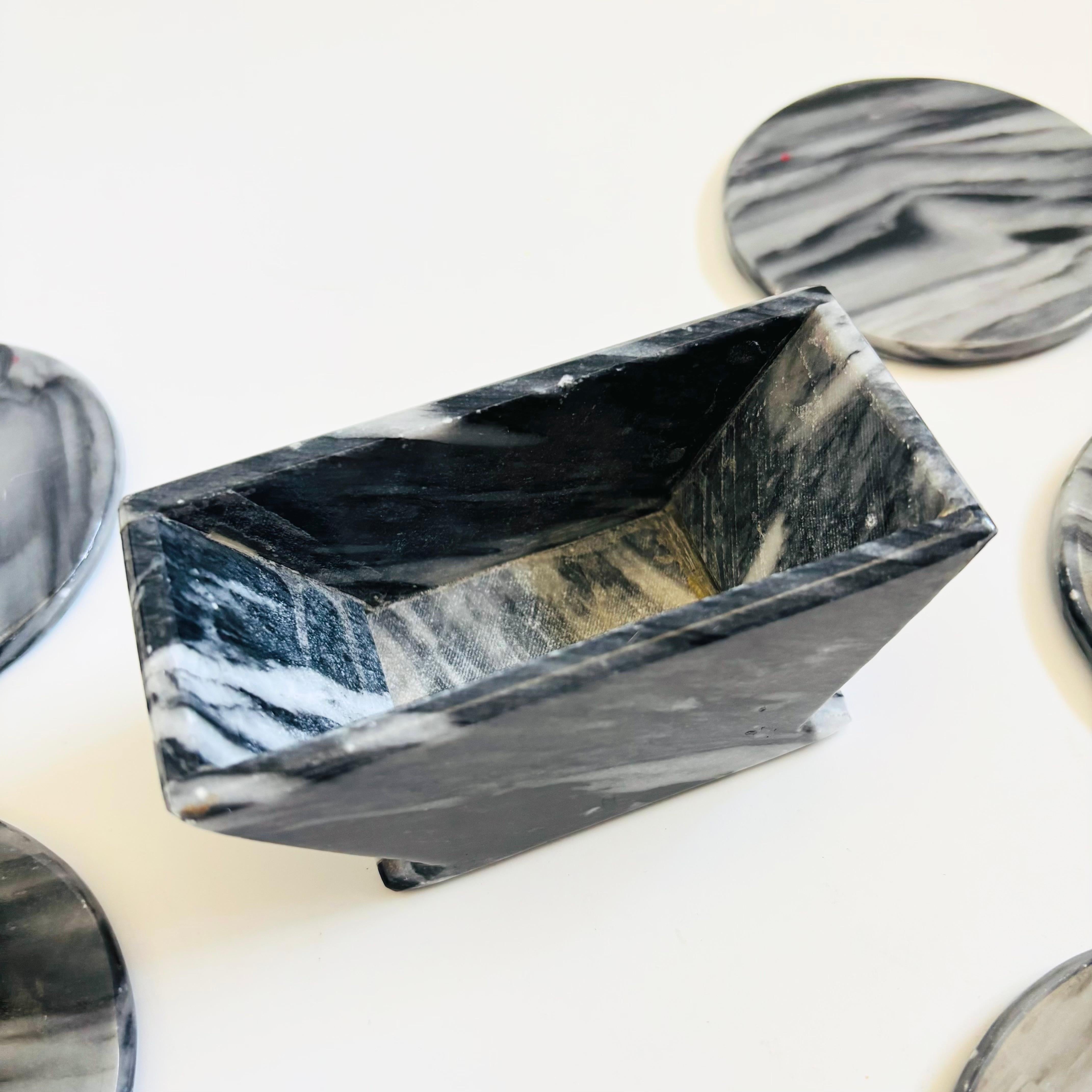 Stone Coaster Set - Set of 6 Coasters in Holder (Stein) im Angebot