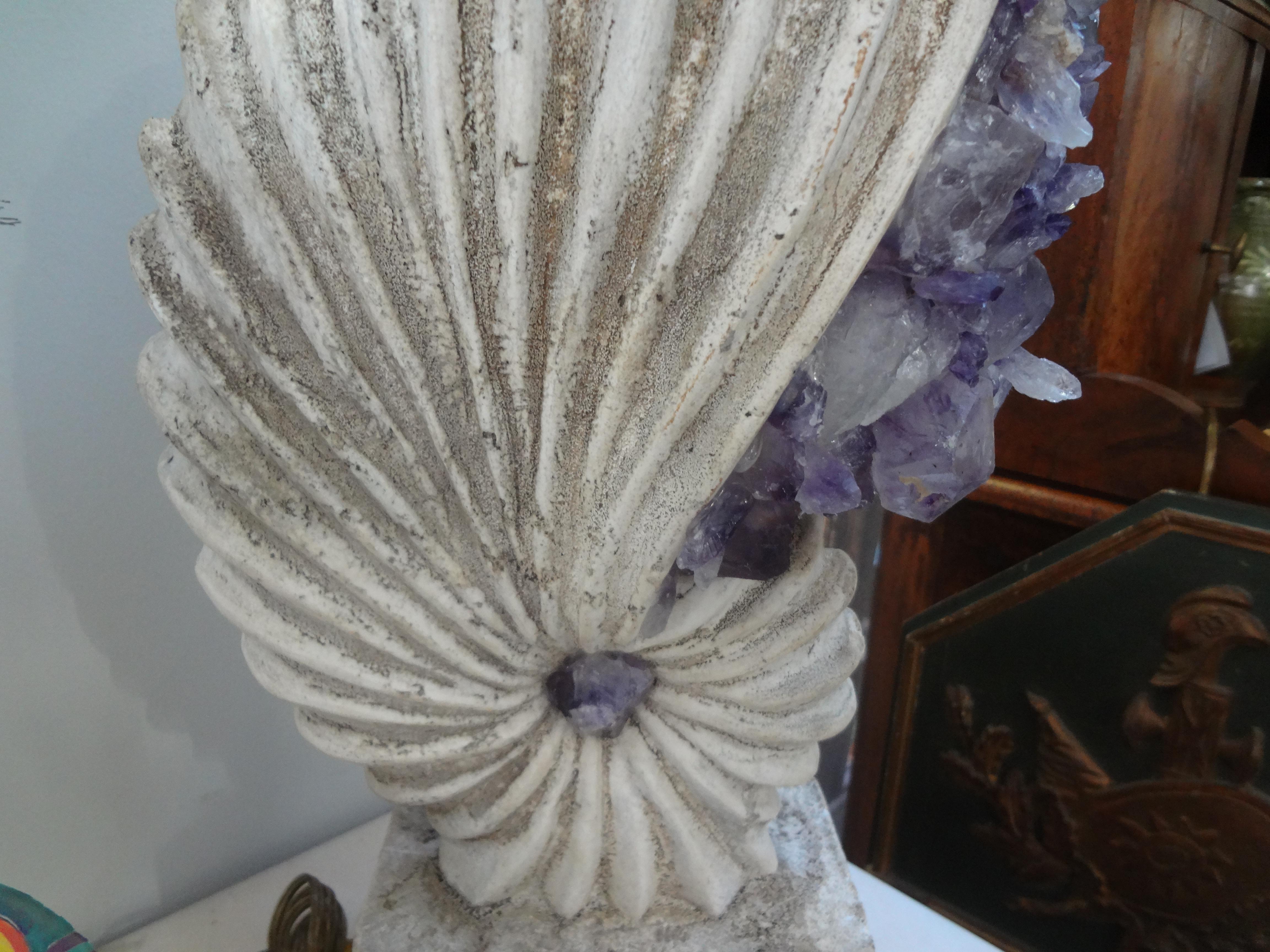 Inconnu A Stone Nautilus Shell Lamp Encrusted with Amethyst Rock Crystals (lampe en forme de coquille de nautile incrustée de cristaux de roche d'améthyste) en vente