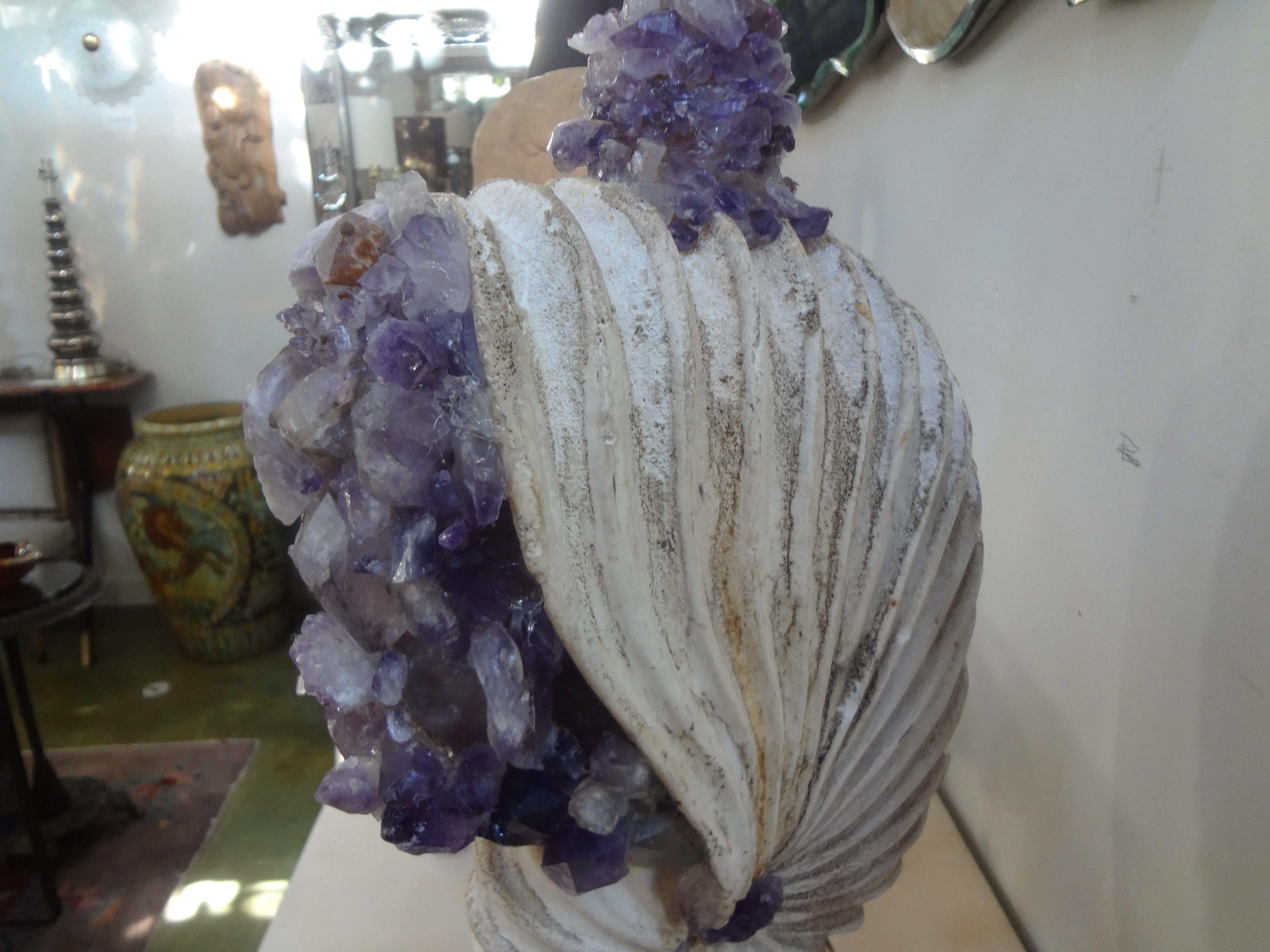 Pierre artificielle A Stone Nautilus Shell Lamp Encrusted with Amethyst Rock Crystals (lampe en forme de coquille de nautile incrustée de cristaux de roche d'améthyste) en vente