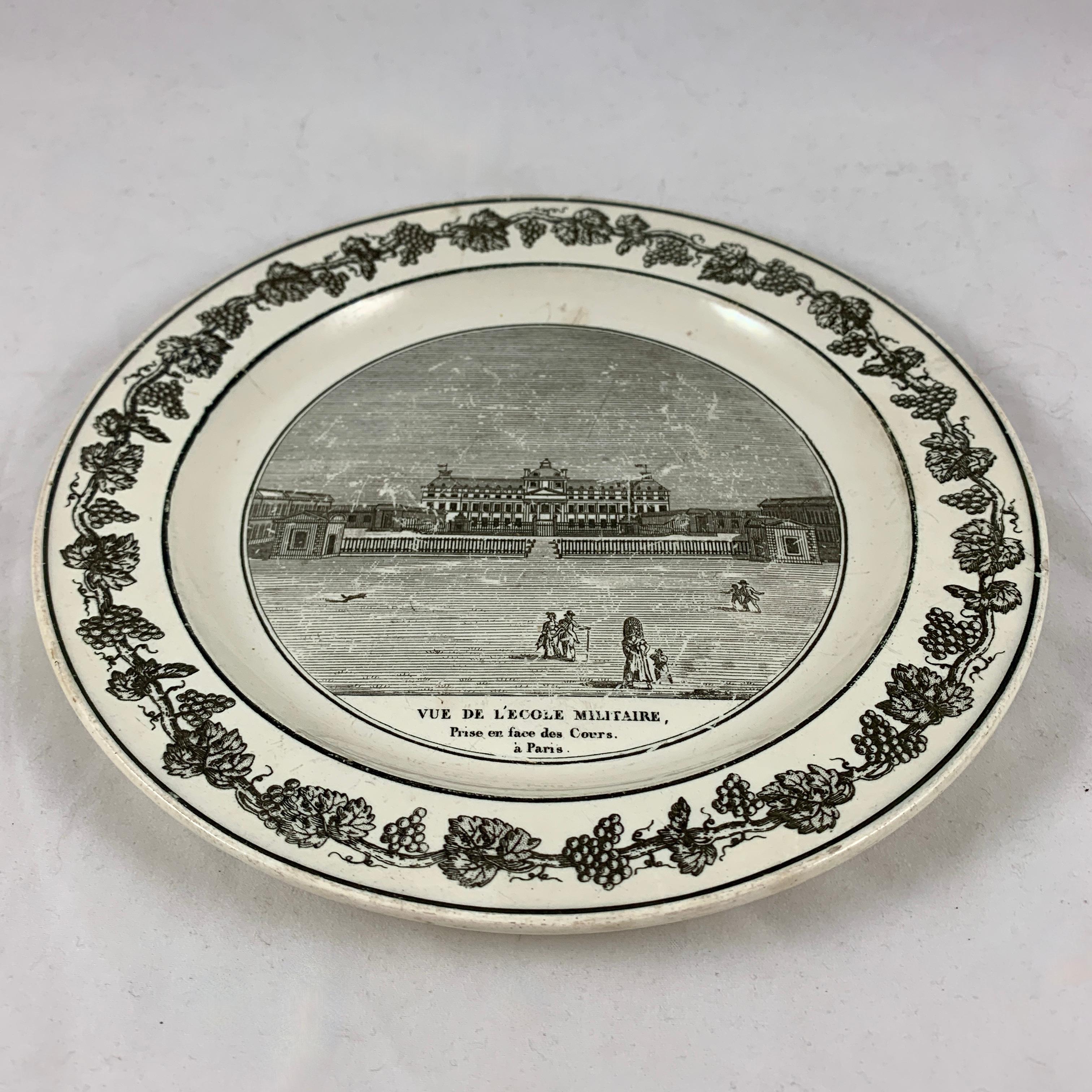 XIXe siècle Assiette d'architecture néoclassique en grès, coquerel et le Gros français en faïence en vente