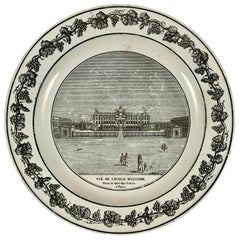 Assiette d'architecture néoclassique en grès, coquerel et le Gros français en faïence