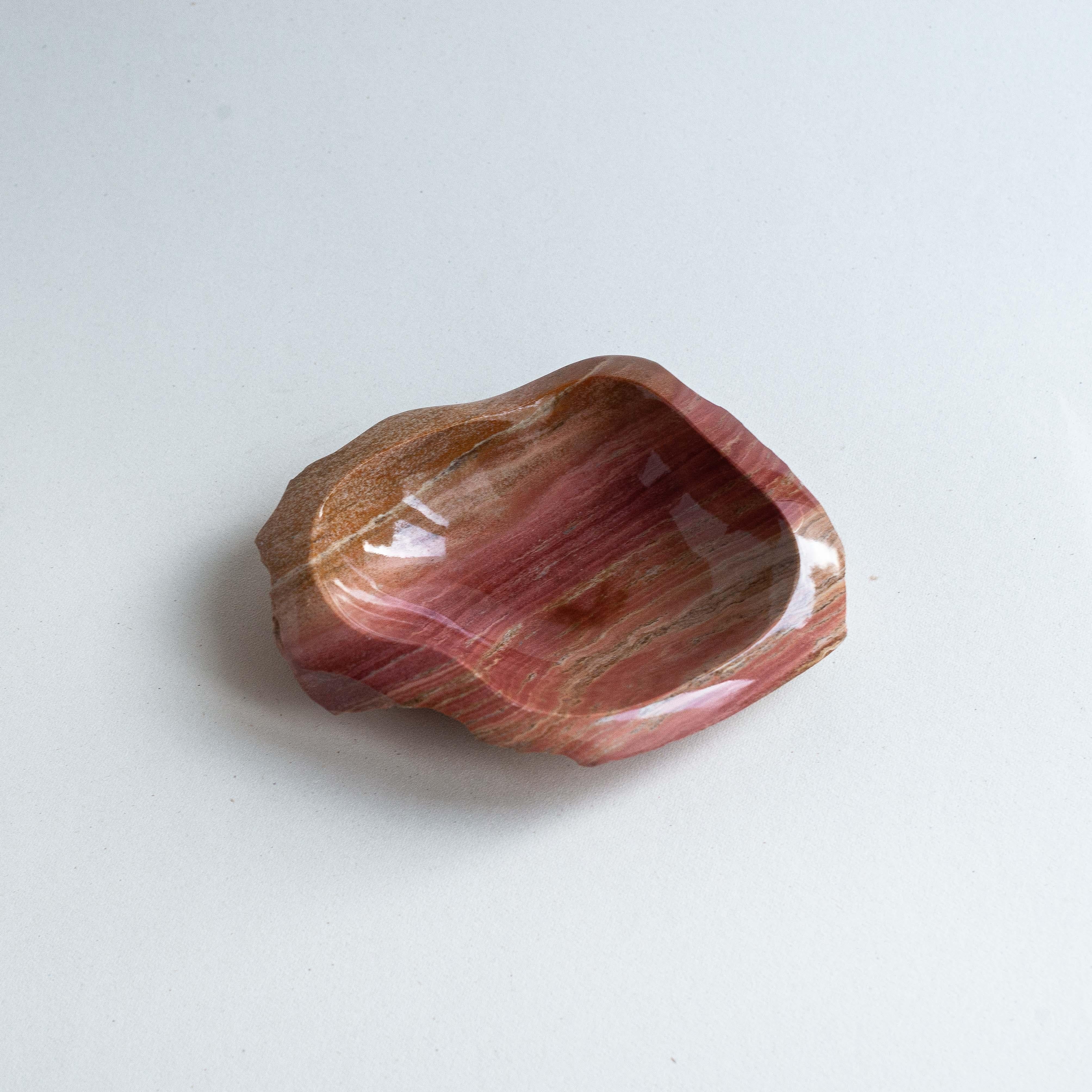 Bol decorativo de piedra, jaspe rojo, Francia Años 70 Moderno de mediados de siglo en venta