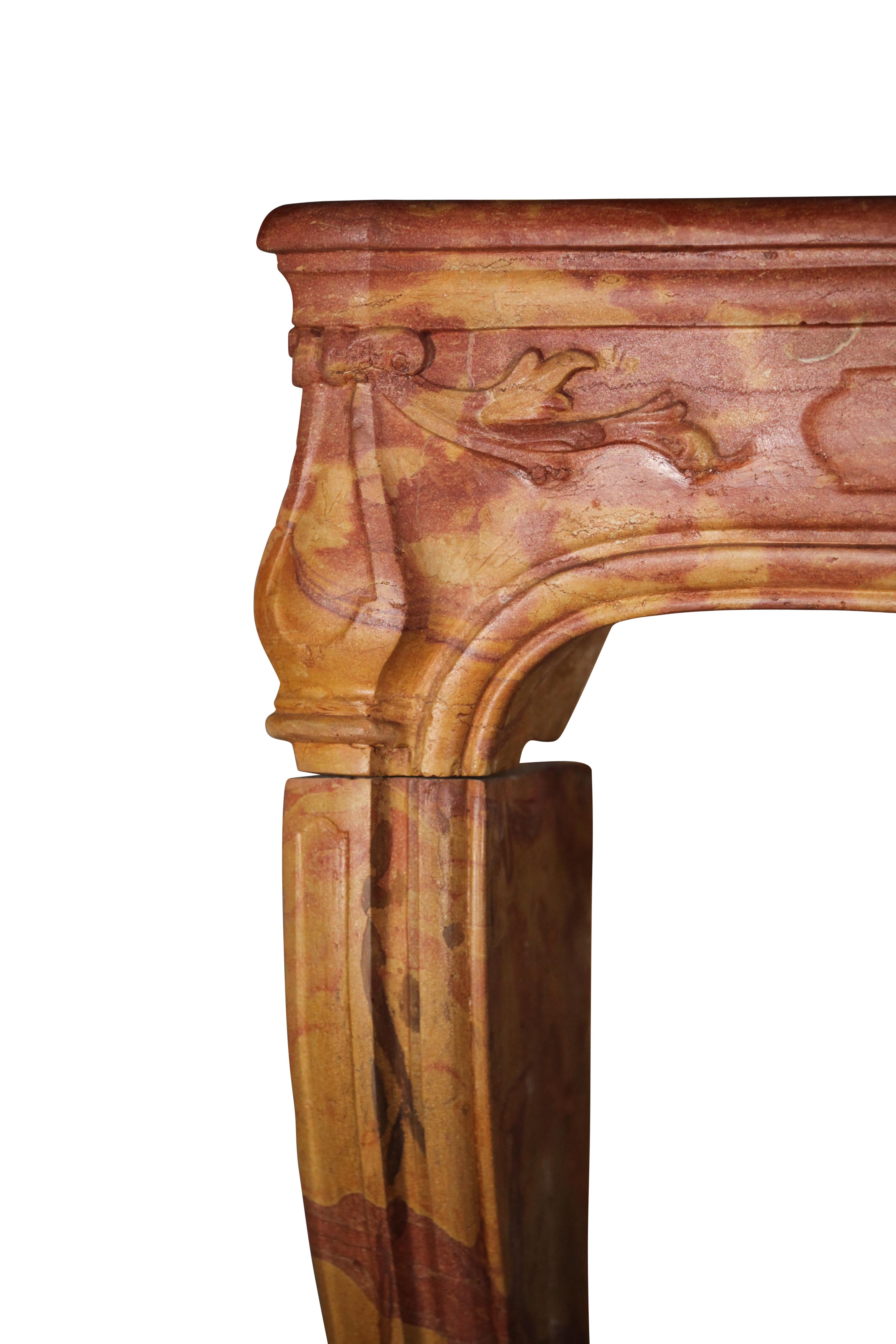 Pierre Habillage de cheminée en pierre de style Grand French Classic Multi Colour en vente