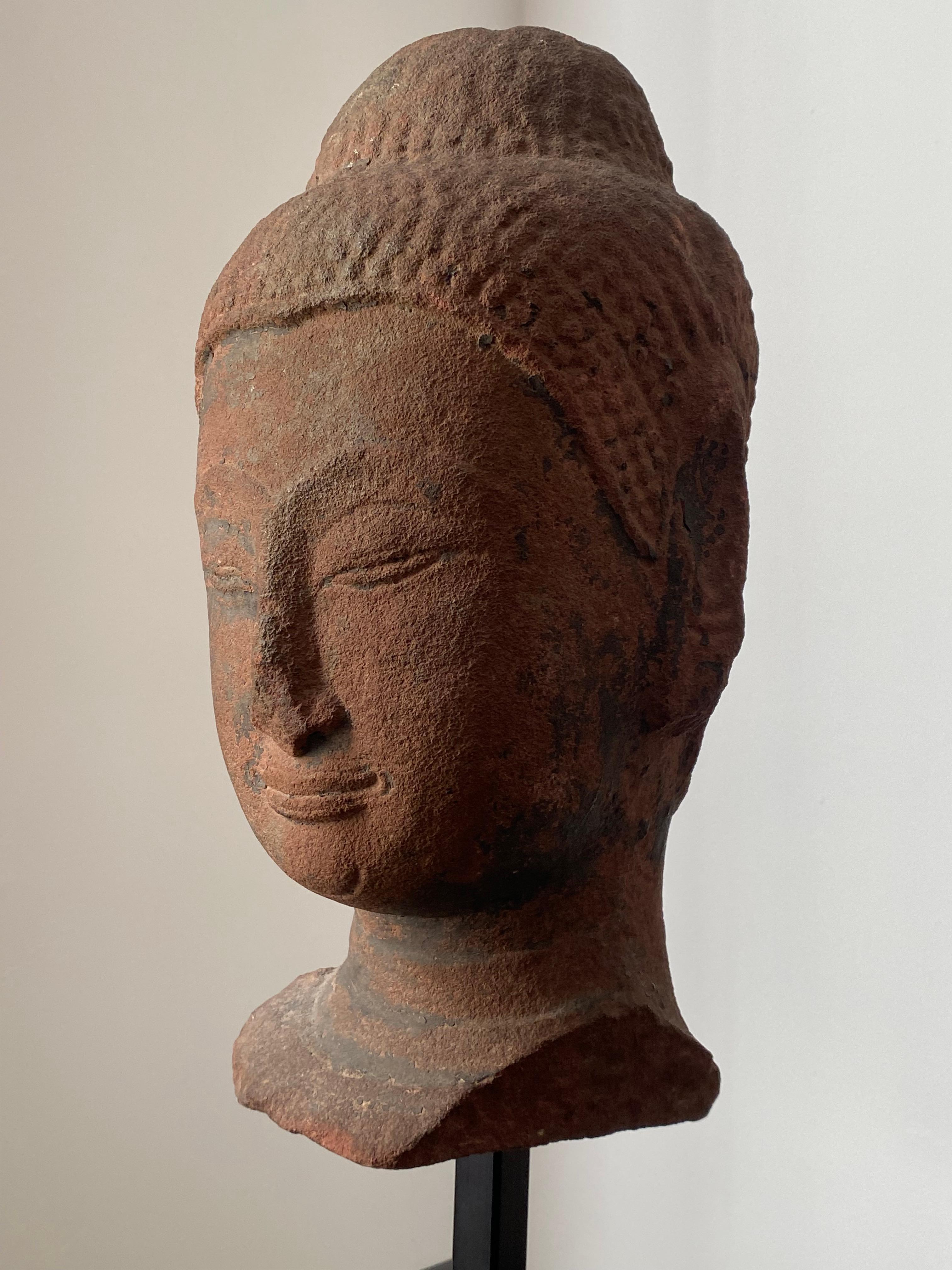 Steinkopf des Buddha aus Stein, 16. Jahrhundert im Angebot 6