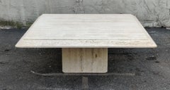 Stone International Tavolino da caffè in marmo travertino italiano Mid-Century Modern