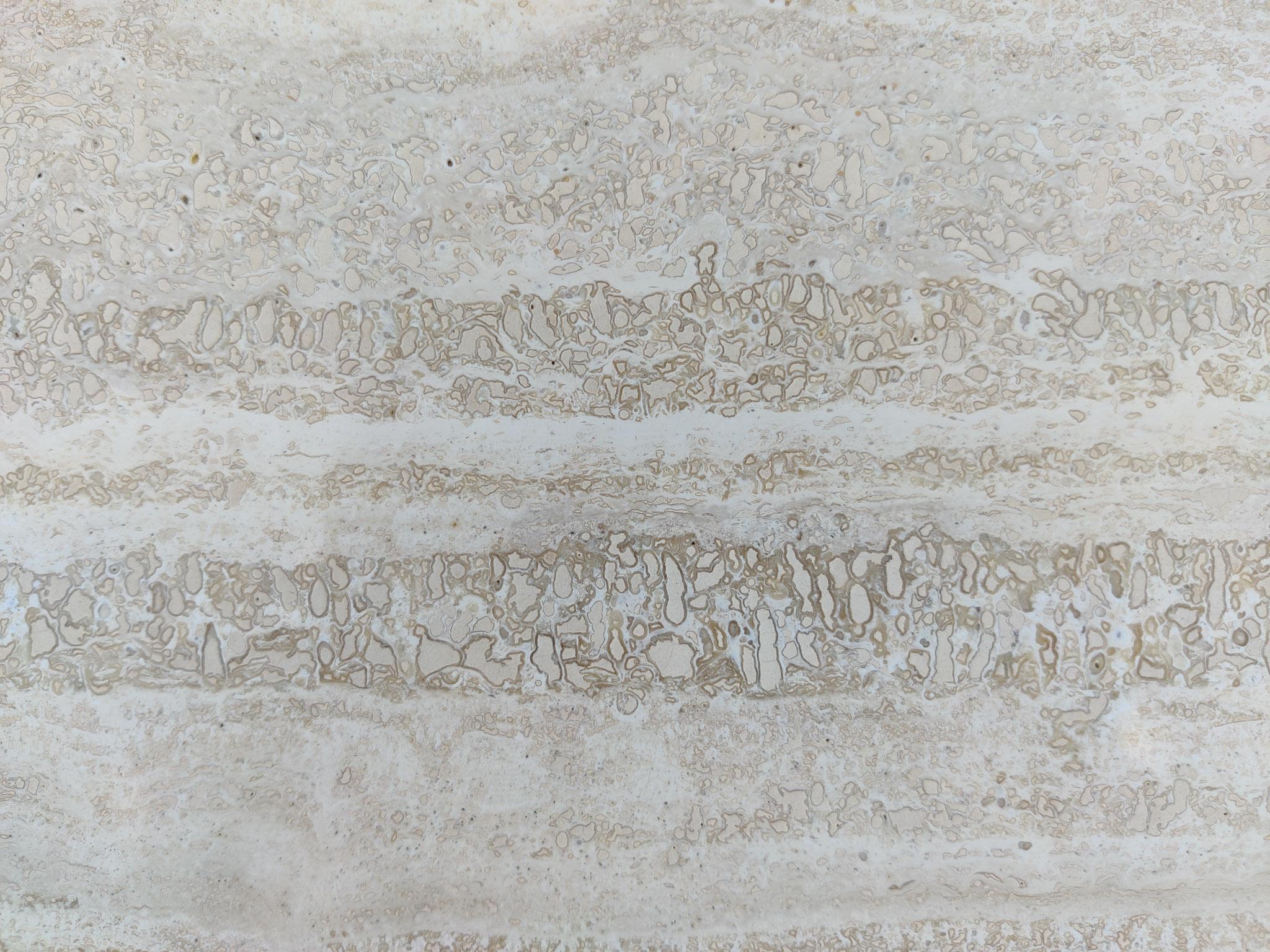 Travertin Stone International Table basse en marbre travertin italien Mid-Century Modern en vente