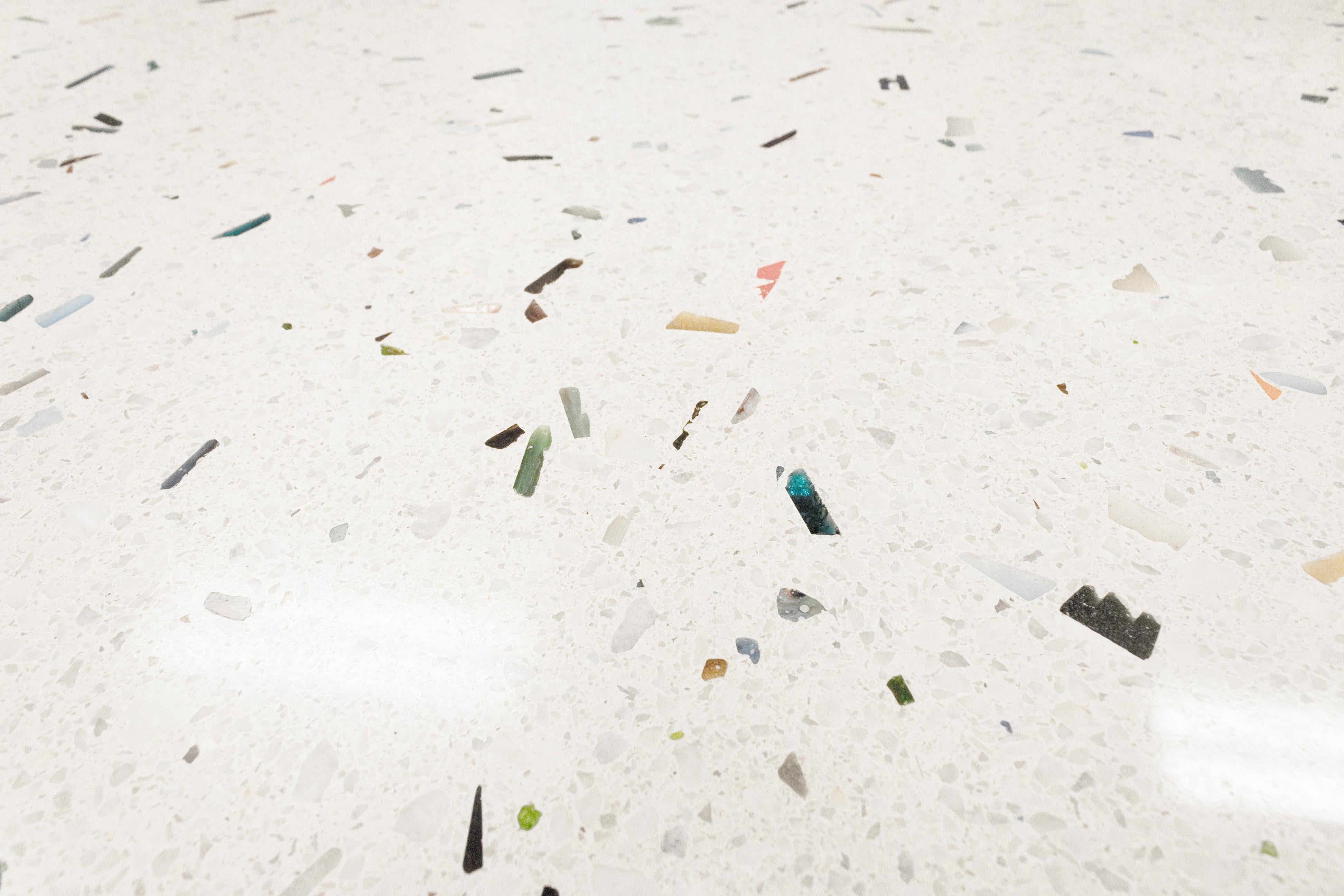 Sconosciuto Stone International Piano Cubic White Tavolino quadrato postmoderno in marmo in vendita