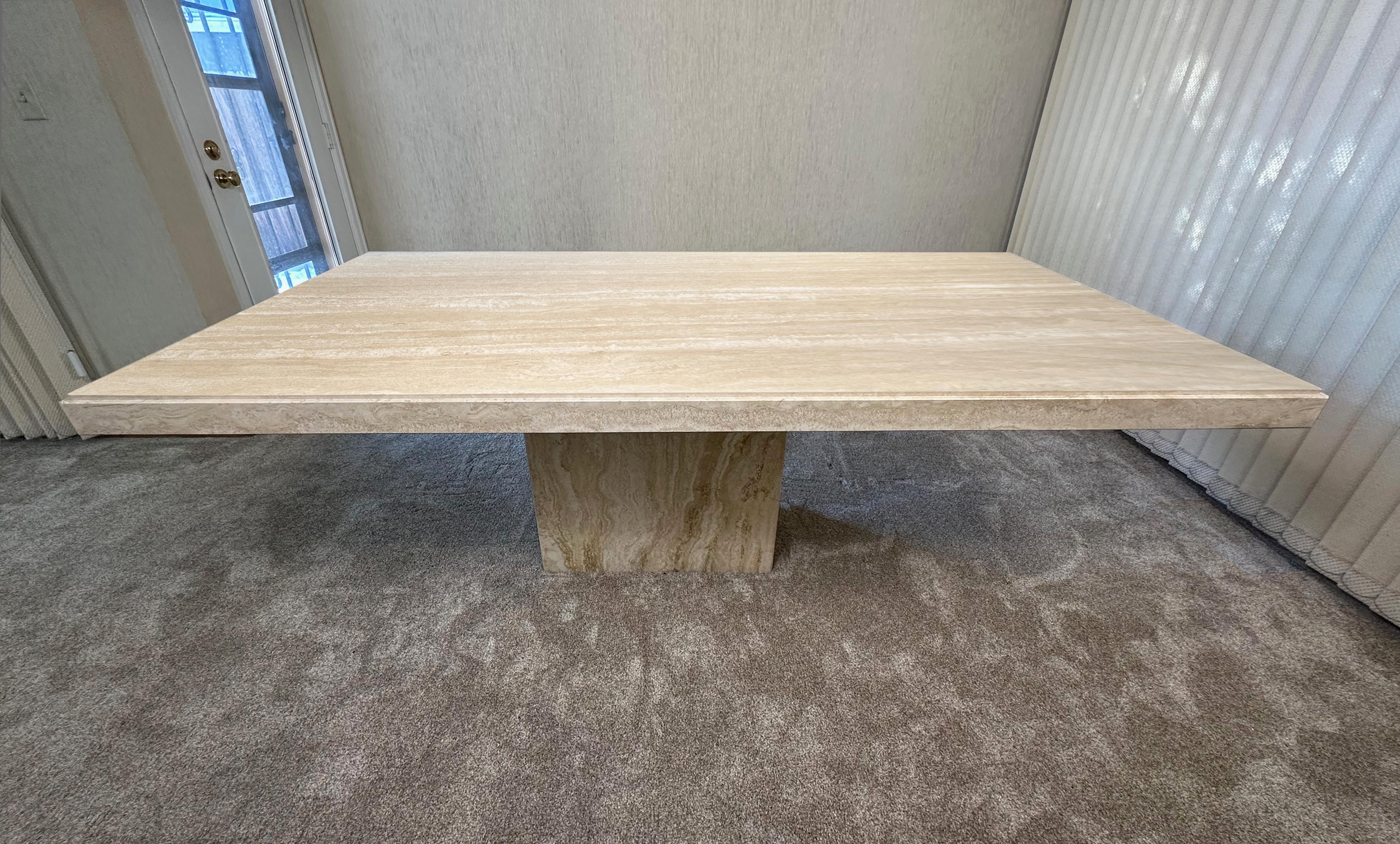 Cérusé Table de salle à manger et chaises Tonon en travertin de Stone International pour Roche Bobois en vente