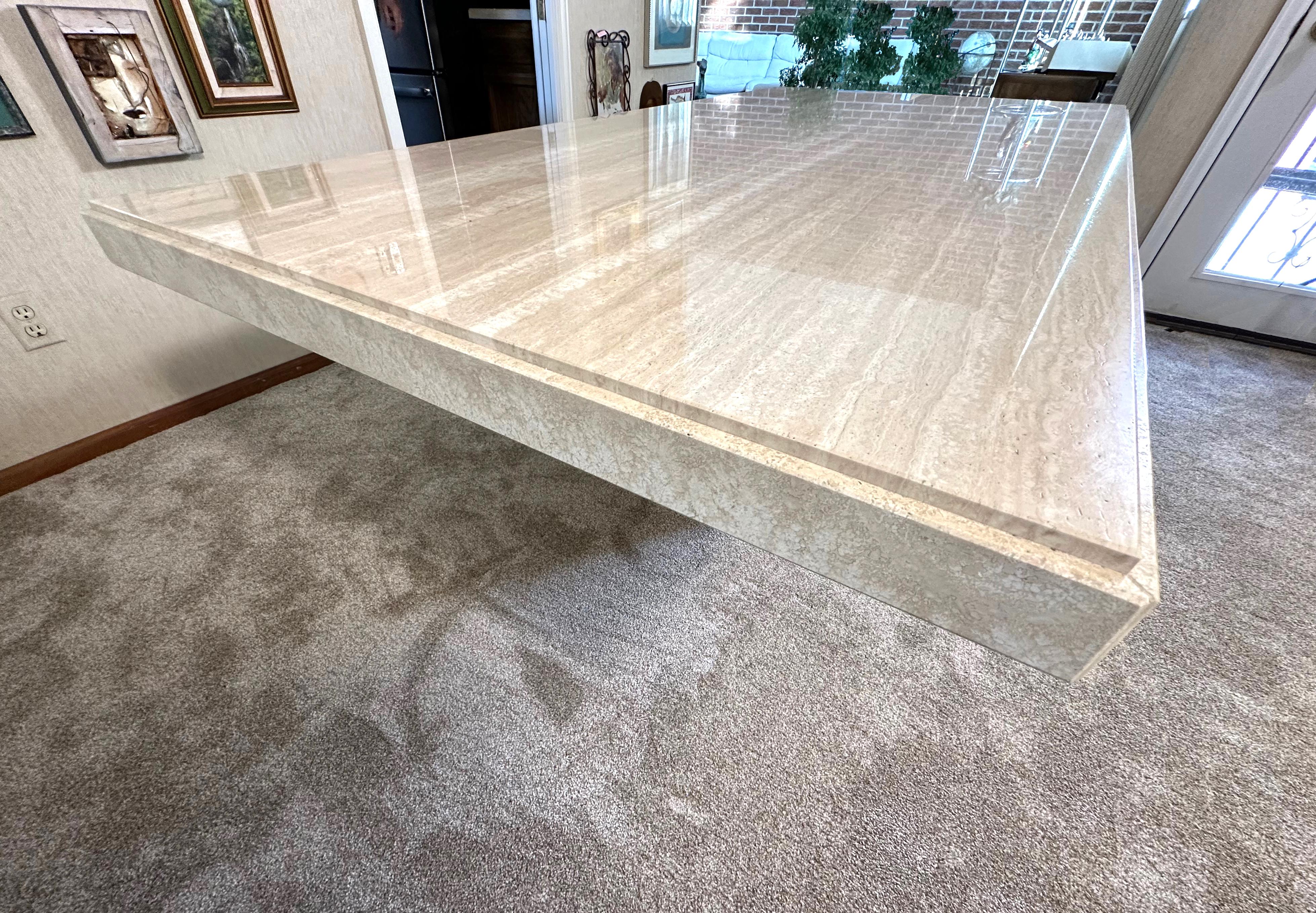 Table de salle à manger et chaises Tonon en travertin de Stone International pour Roche Bobois Bon état - En vente à Littleton, CO