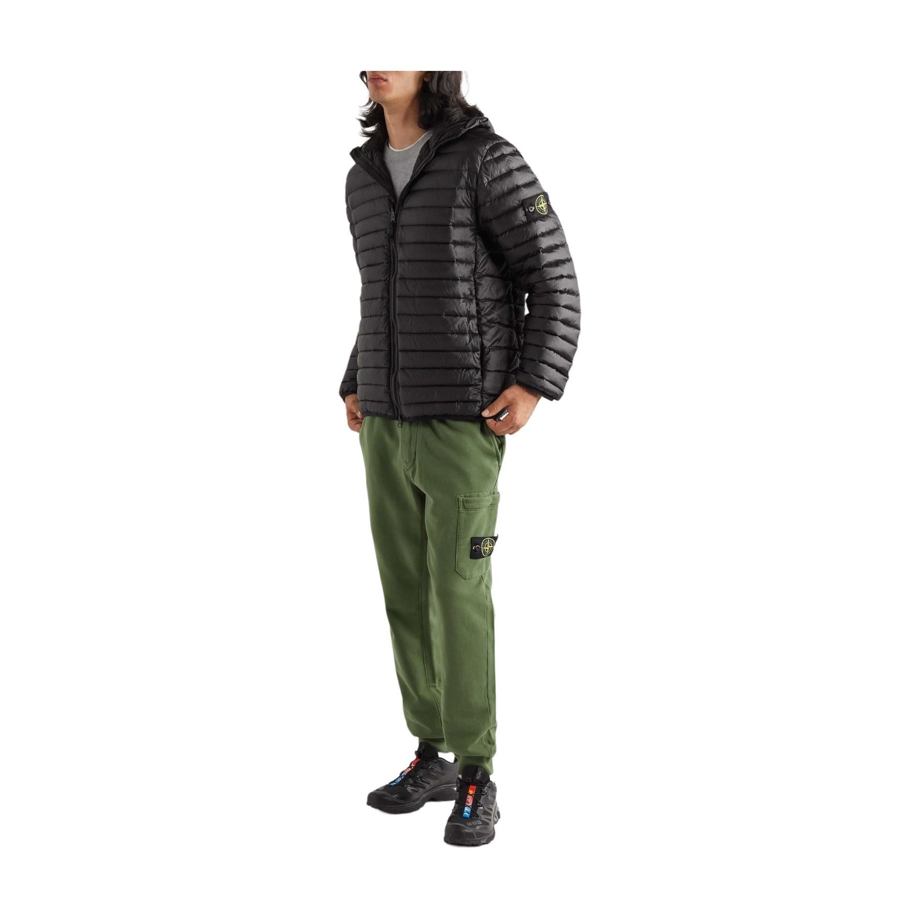 Nero Piumino con cappuccio Stone Island Channel con logo applicato e guscio trapuntato in vendita