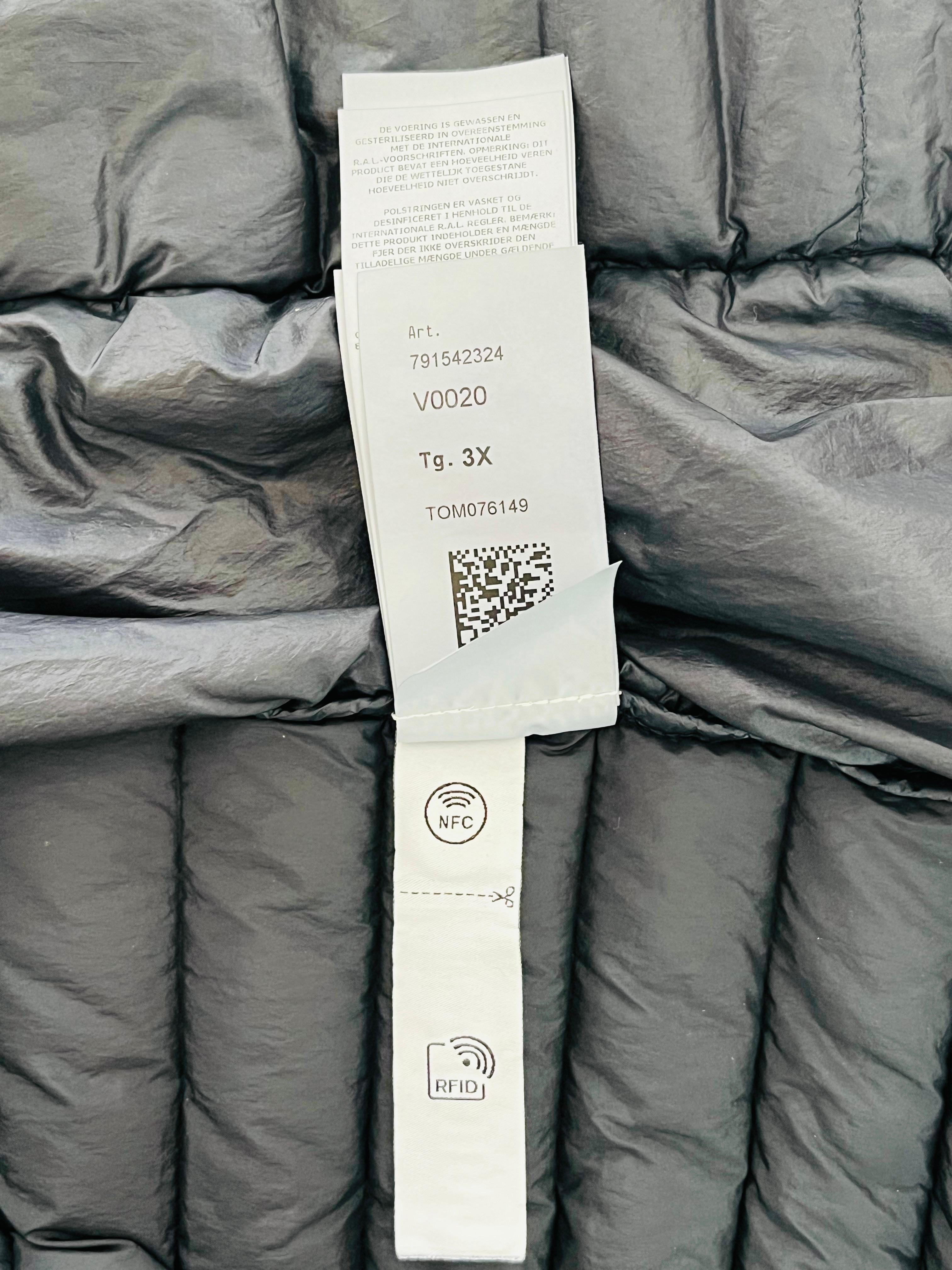 Veste en duvet matelassée Stone Island en vente 5