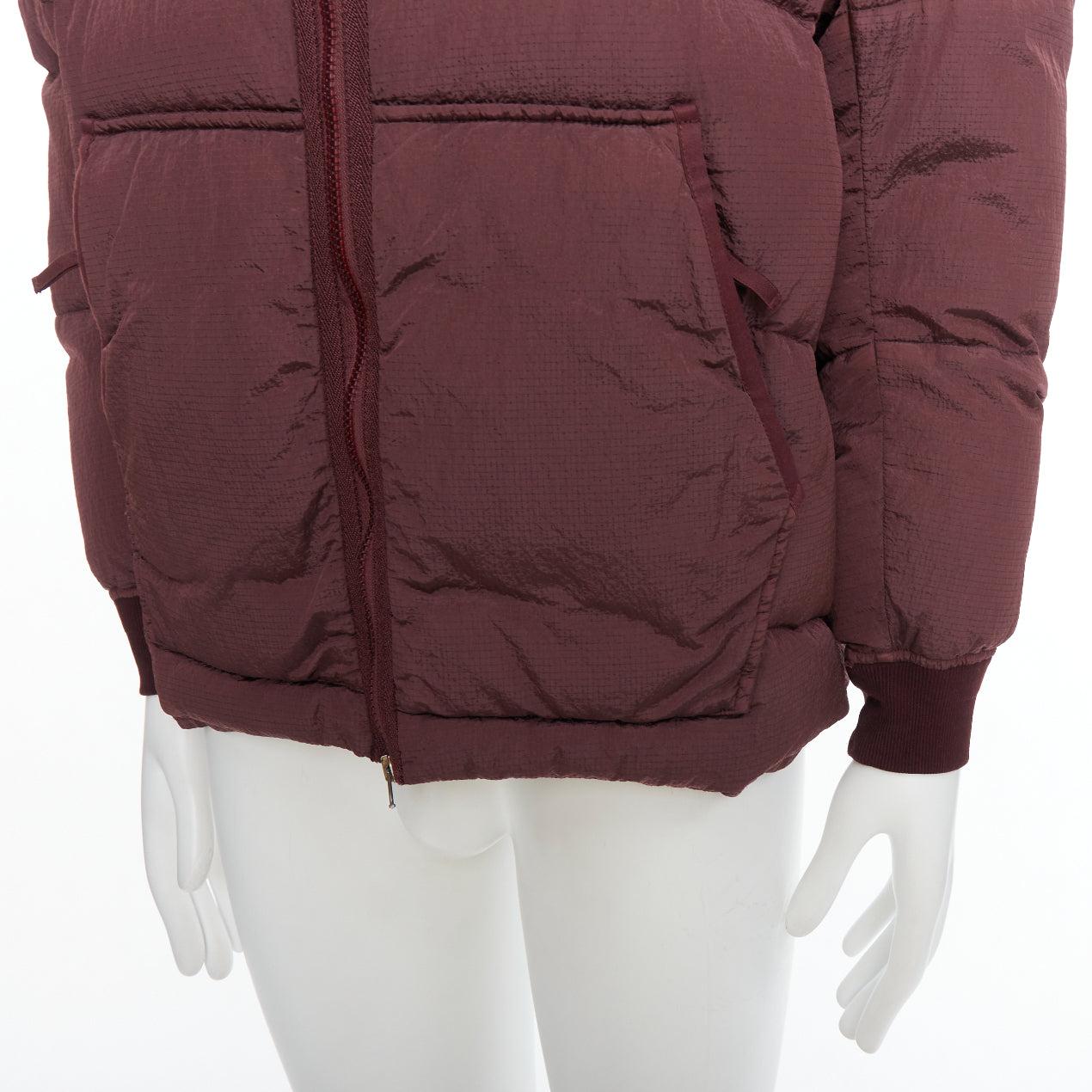 STONE ISLAND giacca a vento imbottita in nylon viola con logo nero e piuma d'anatra M. I. in vendita 3