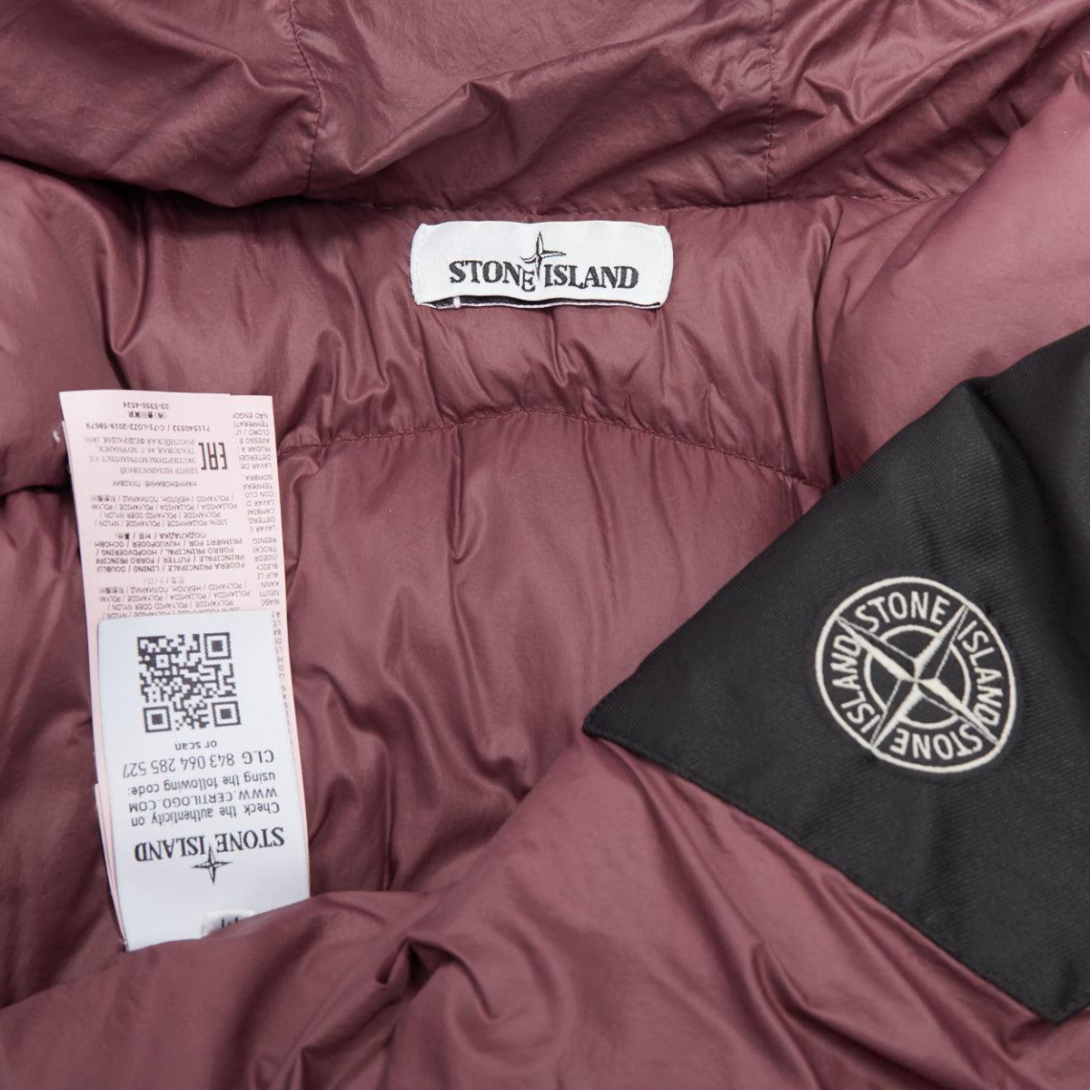 STONE ISLAND giacca a vento imbottita in nylon viola con logo nero e piuma d'anatra M. I. in vendita 4