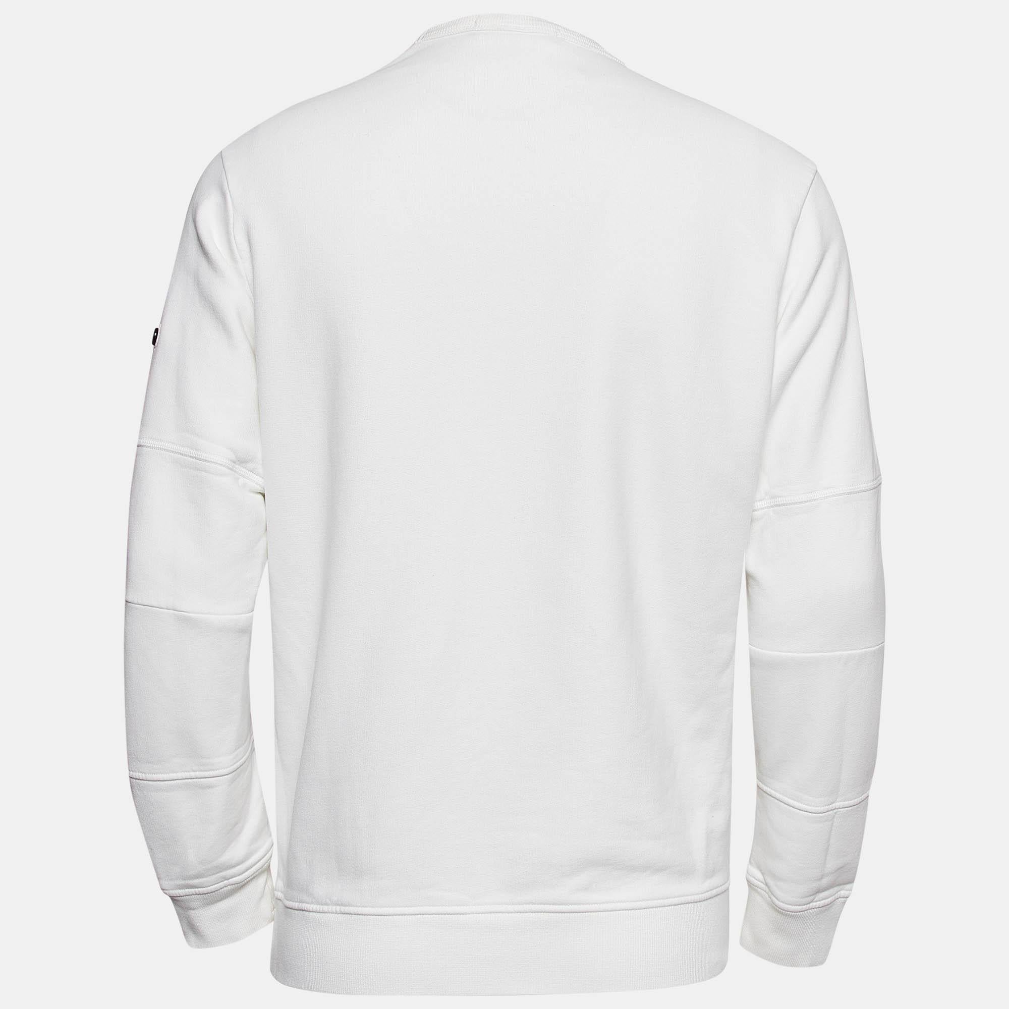 Sweatshirts like this are the best pick on days you want to dress comfortably. Made from quality fabrics this sweatshirt is enhanced with a classy hue attractive designs and a cozy fit.