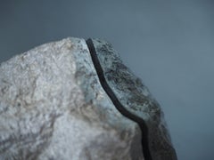 Stone mirror in aluminium by Desia Ava