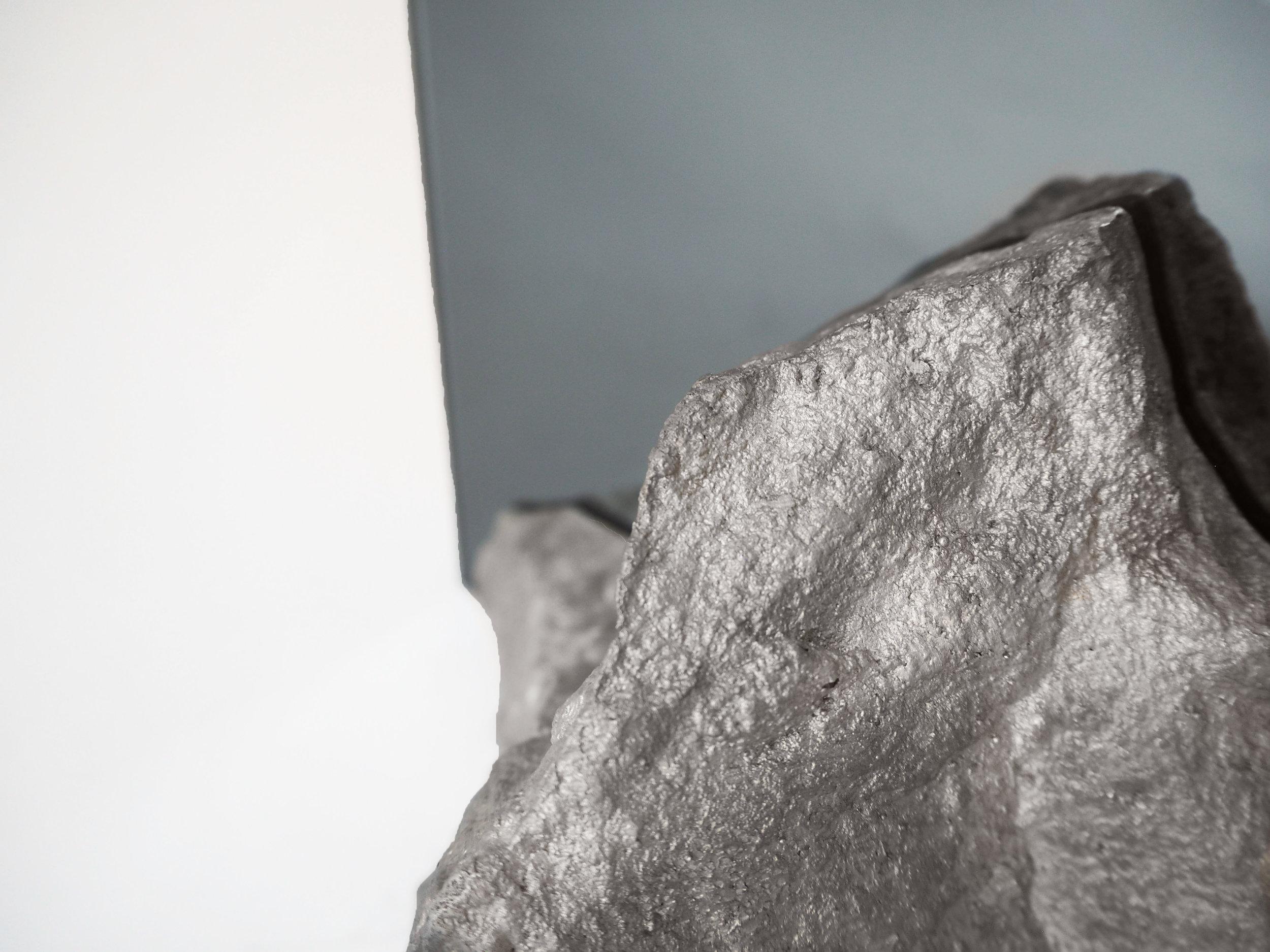 Moulage Miroir en pierre en aluminium par Desia Ava en vente
