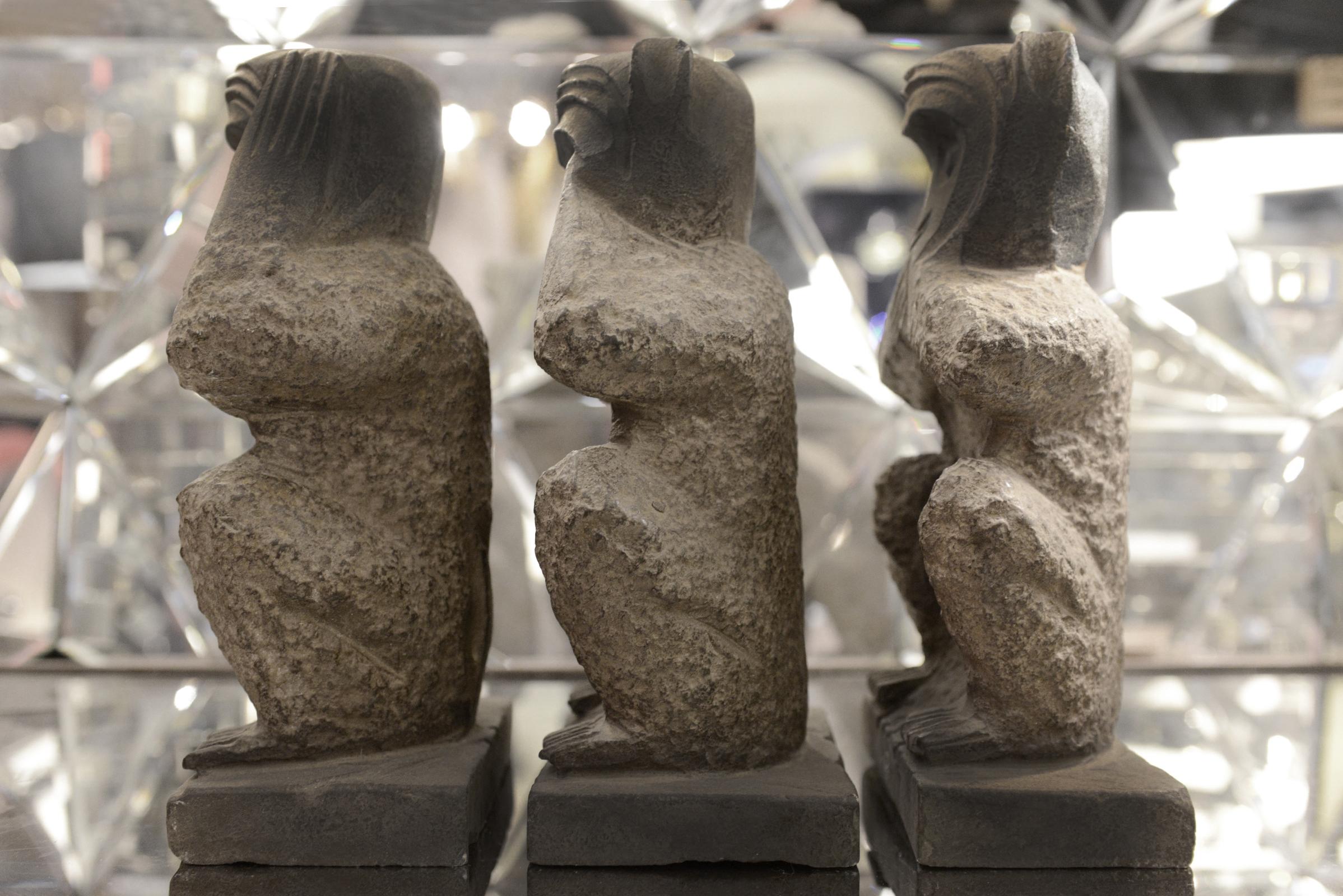Ensemble de 3 grandes sculptures en pierre singes Neuf - En vente à Paris, FR
